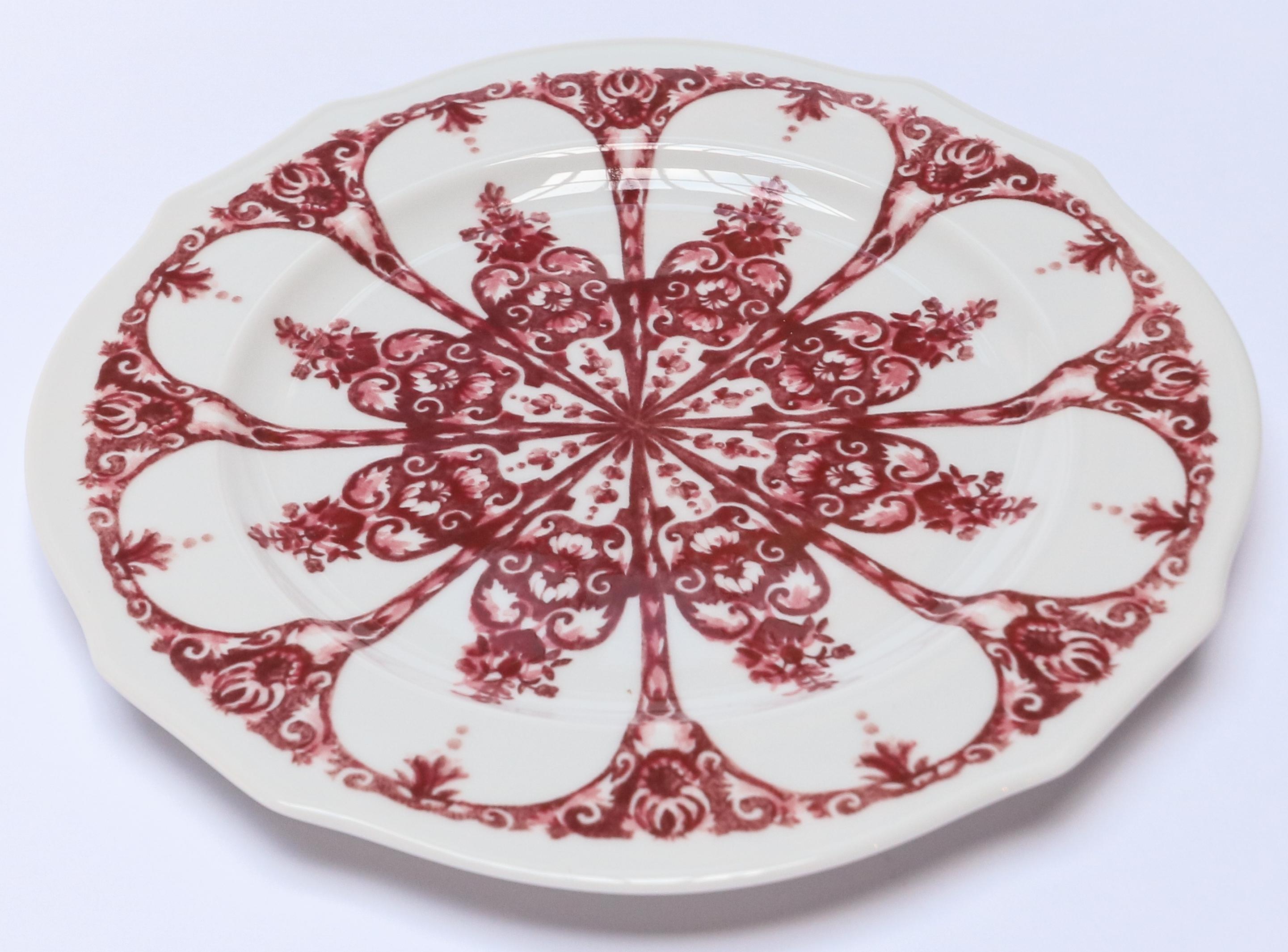 Richard Ginori babele rosso red flat dinner plate in the Duchessa shape 28cm in diameter.
   