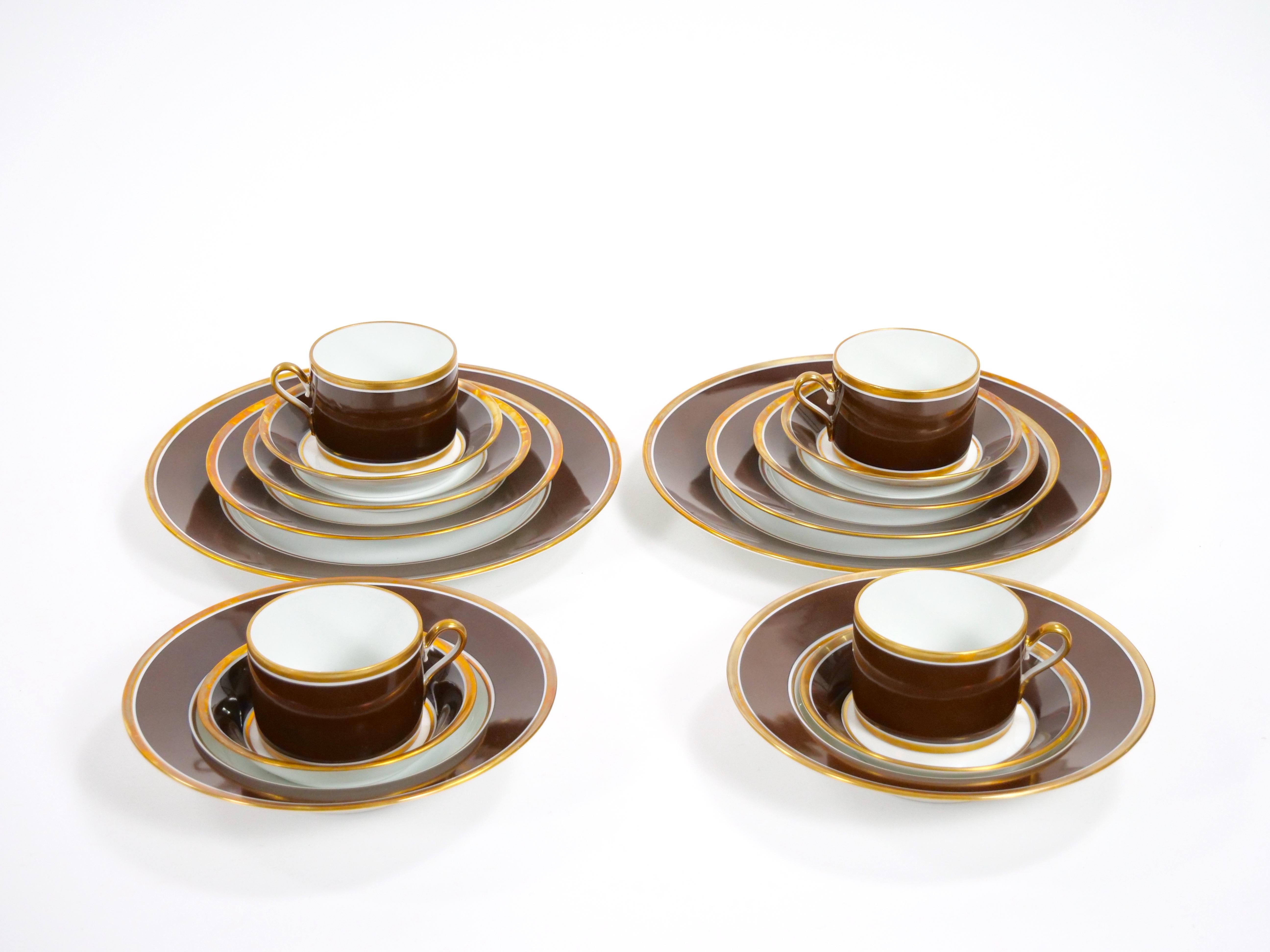 Richard Ginori Brown & Gold Trimmed Extensive Dinnerware Service Of 99 Pieces For Sale 2