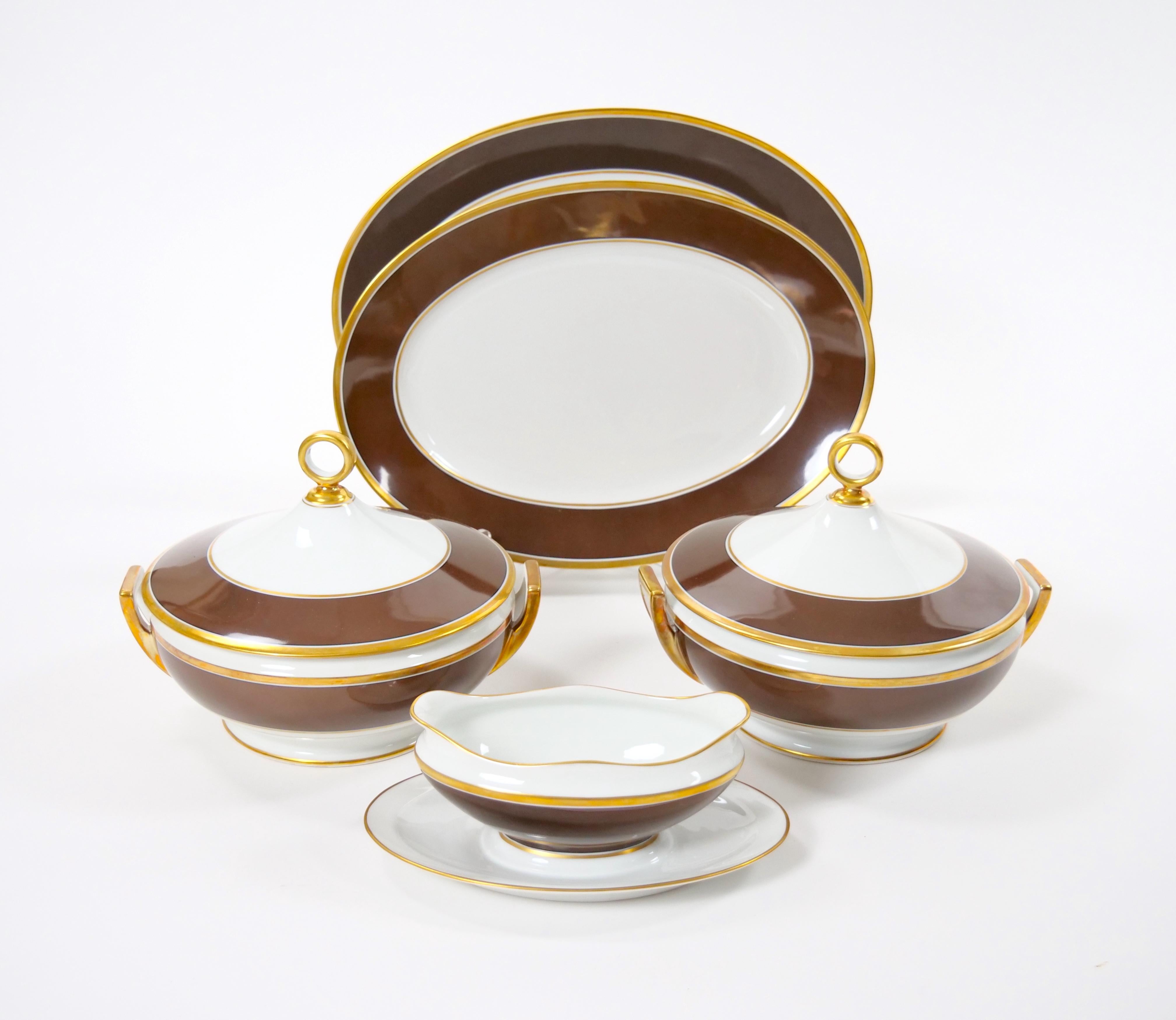 20ième siècle Richard Ginori Brown & Gold Trimmed Extensive Dinnerware Service Of 99 Pieces en vente