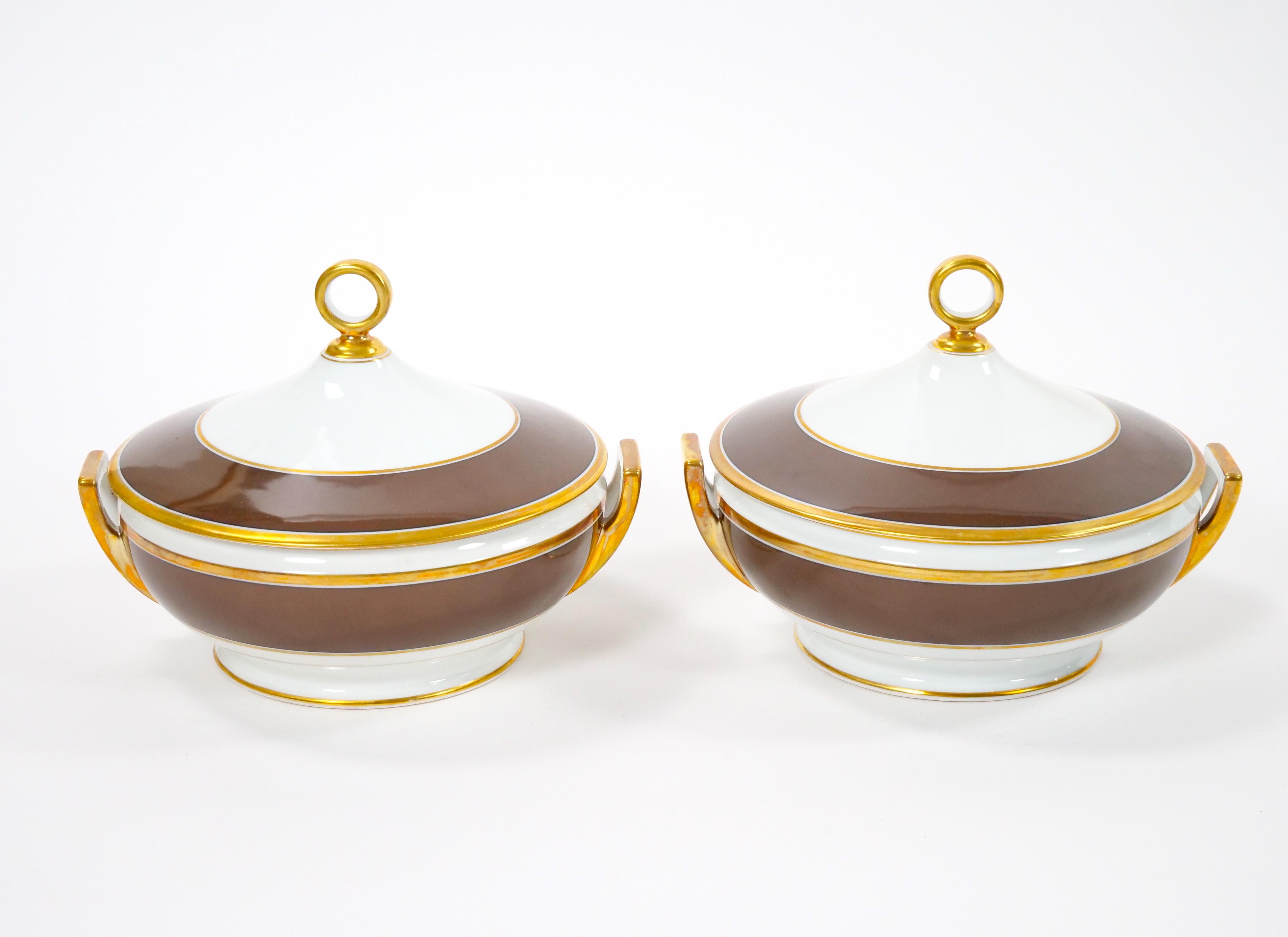 Richard Ginori Brown & Gold Trimmed Extensive Dinnerware Service Of 99 Pieces In Good Condition For Sale In Tarry Town, NY