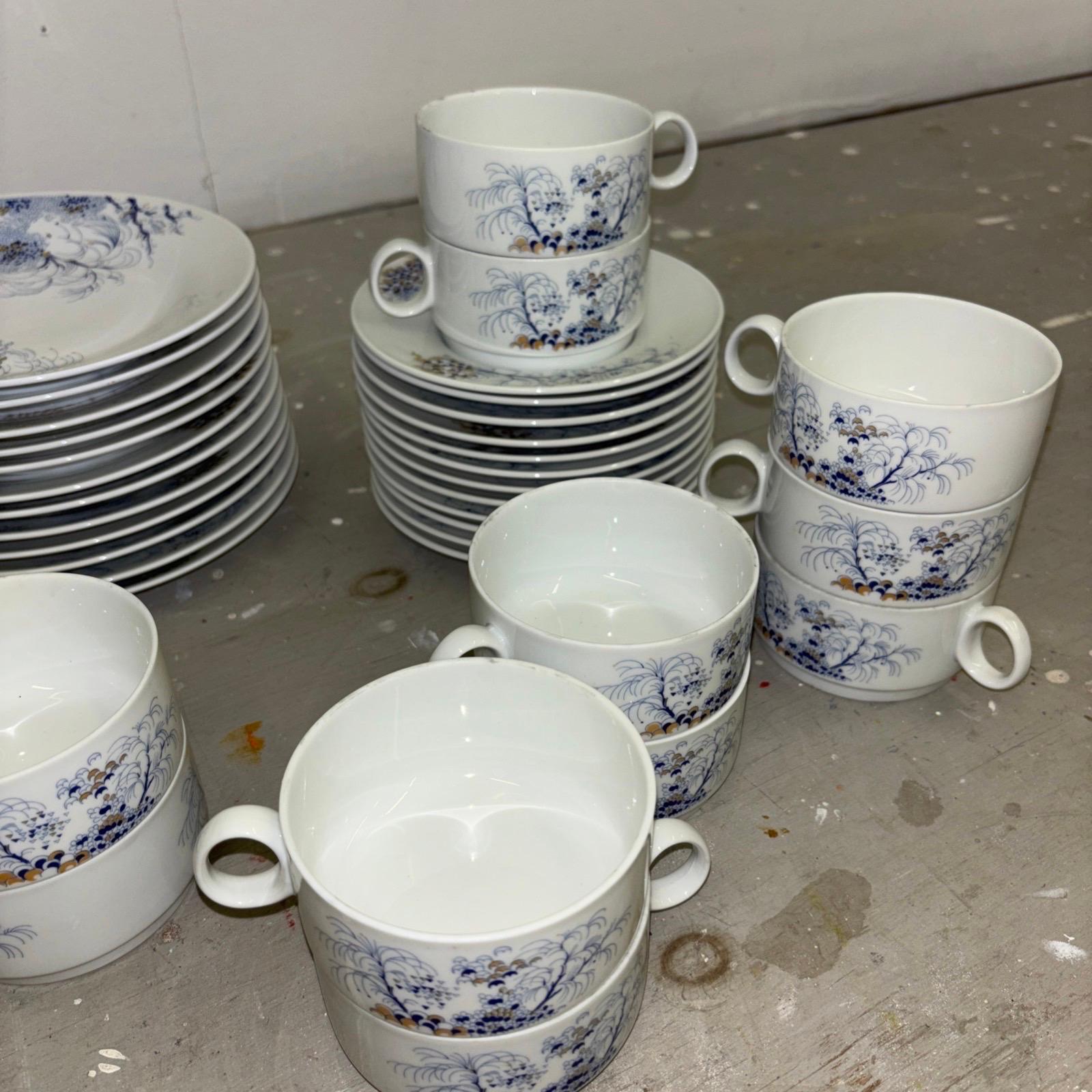 Porcelain Richard Ginori Complete Willow Pattern Dinnerware Set For Sale