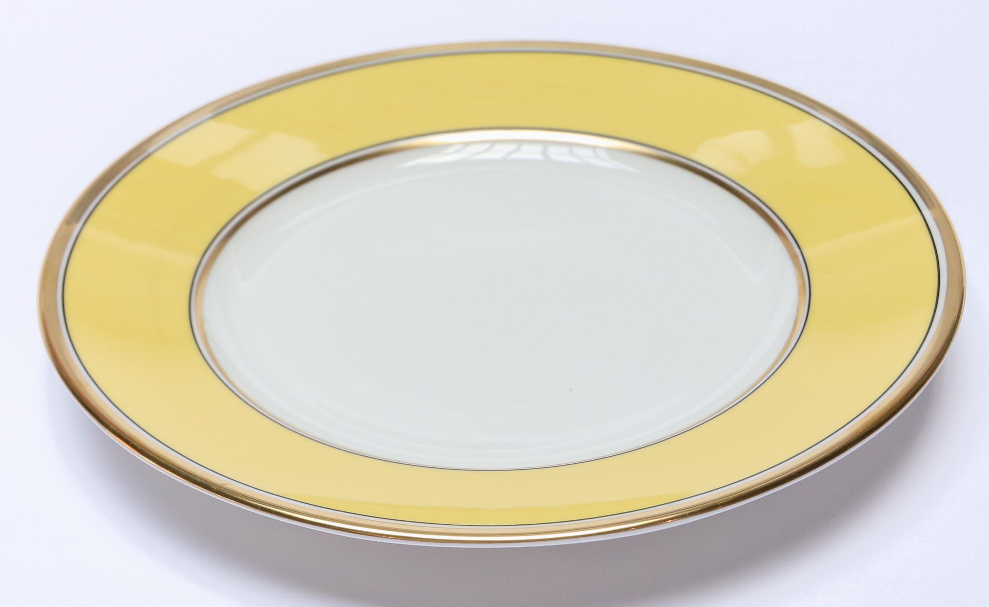 Richard Ginori contessa citrino yellow dessert plate in the Impero shape 22cm in diameter.
     