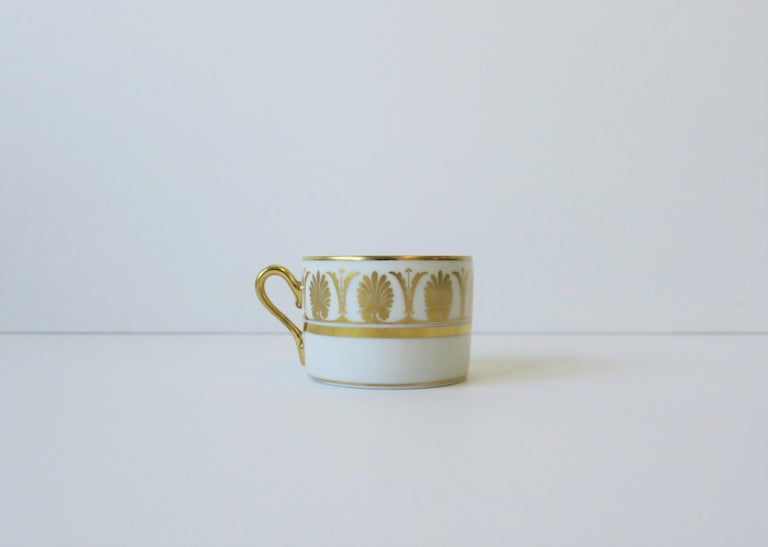 Classical Roman Richard Ginori Designer Italian White and Gold Coffee or Tea Cup, circa 1960s For Sale