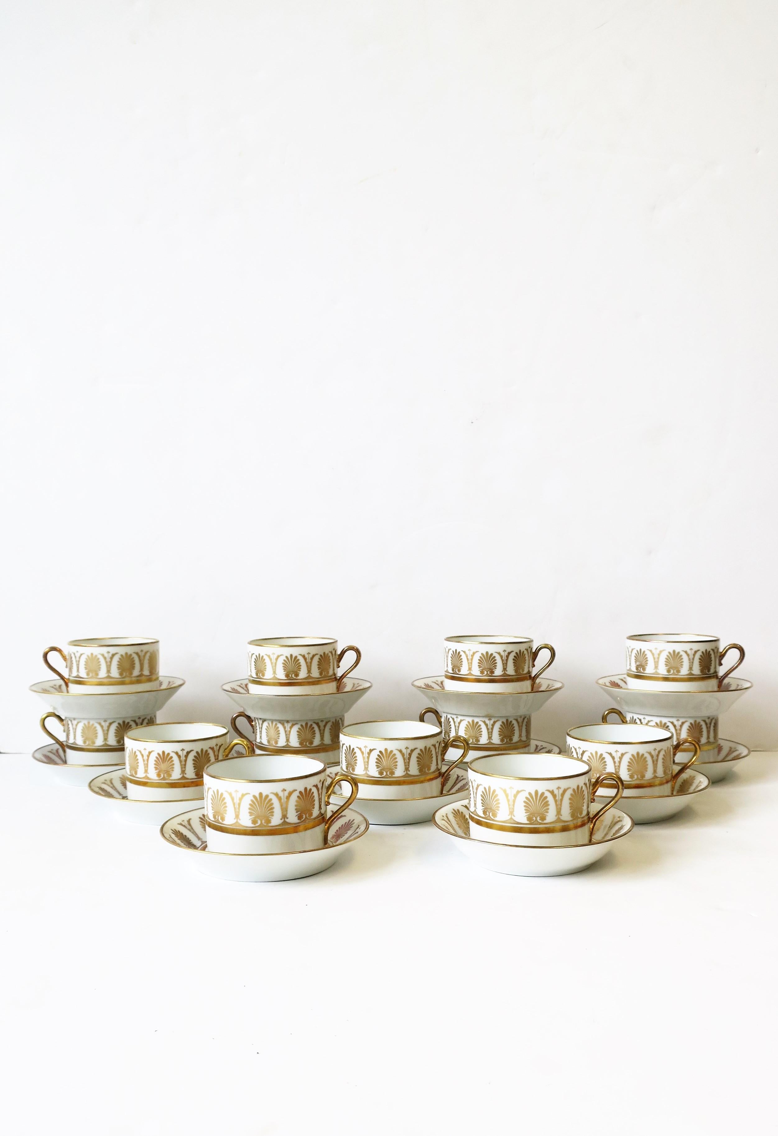 Richard Ginori Designer, Set von 12 italienischen weiß-goldenen Kaffee- oder Teebechern, Richard Ginori (Italienisch) im Angebot