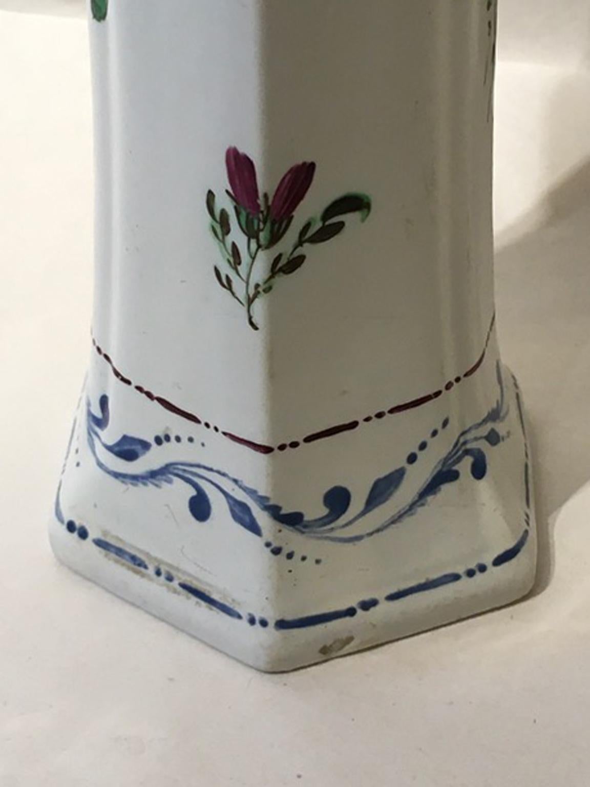 Italy Richard Ginori Early 18th Century Porcelain Vase For Sale 2