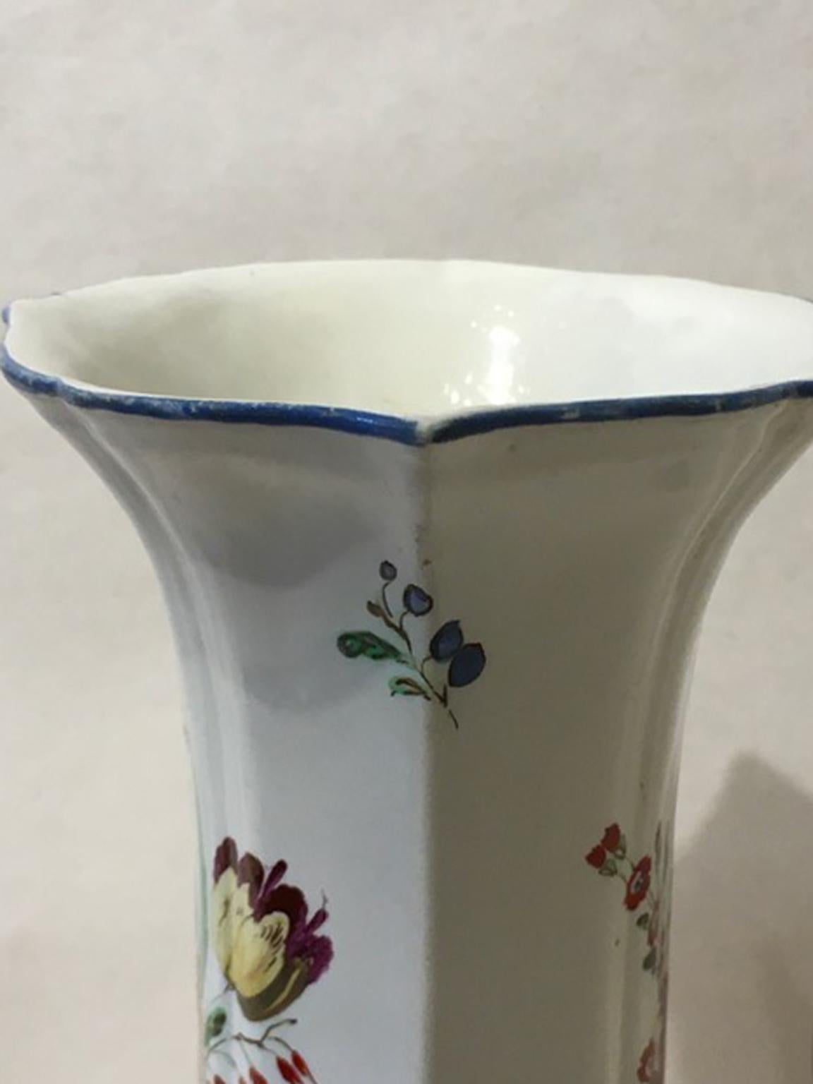 Italy Richard Ginori Early 18th Century Porcelain Vase For Sale 3