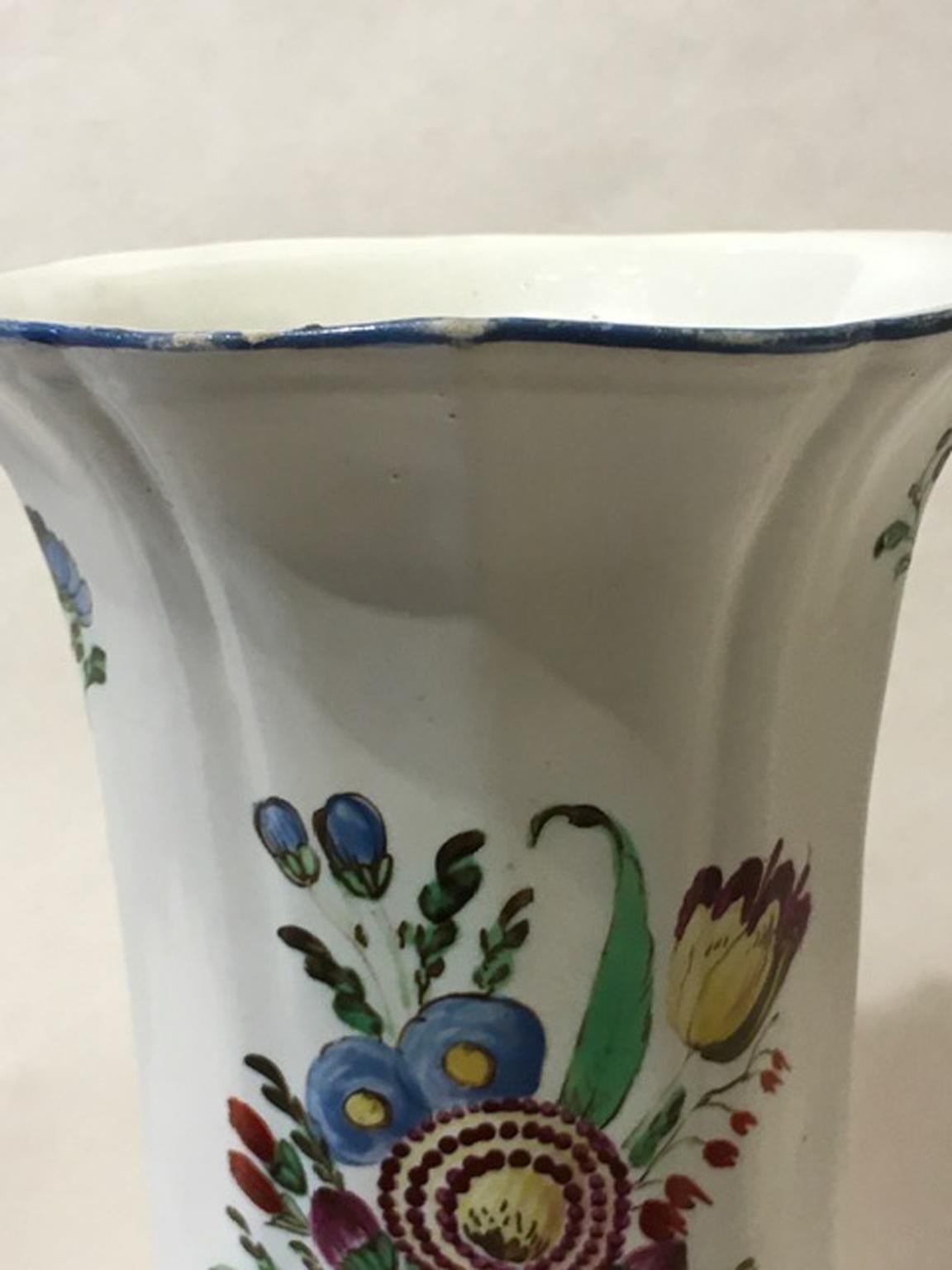 Italy Richard Ginori Early 18th Century Porcelain Vase For Sale 4