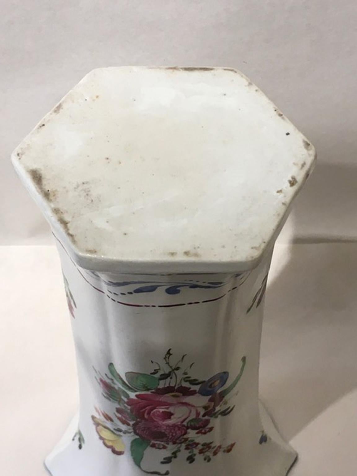 Italy Richard Ginori Early 18th Century Porcelain Vase In Good Condition For Sale In Brescia, IT