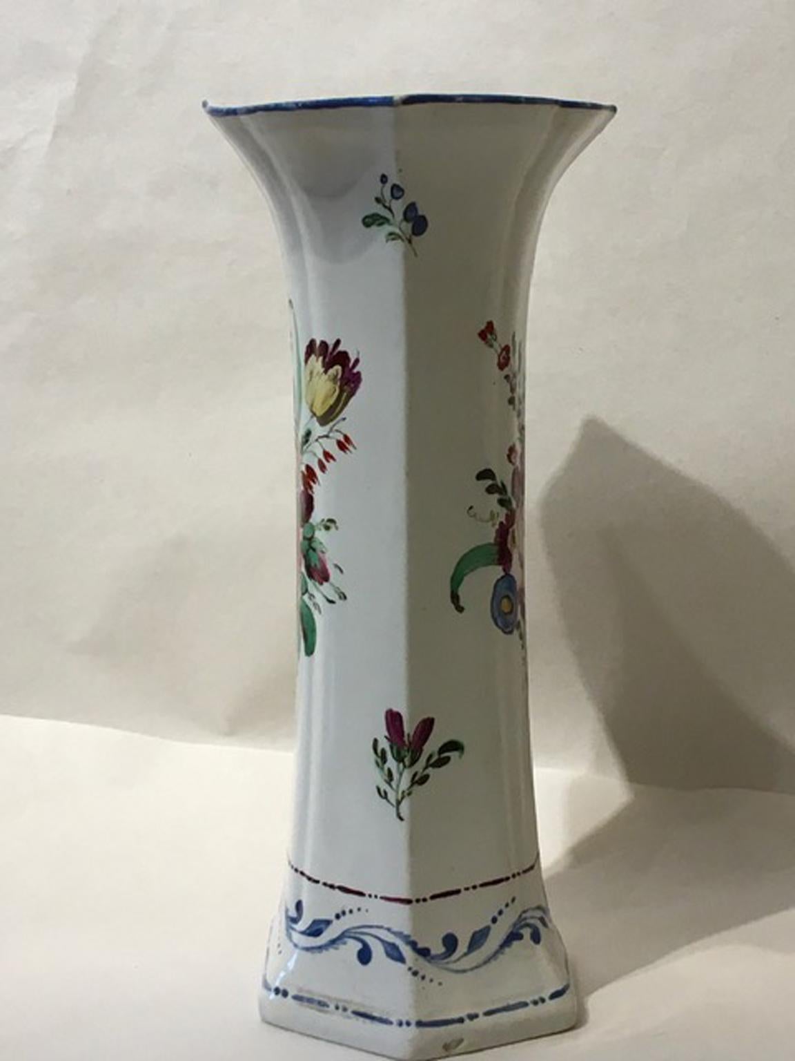 Italy Richard Ginori Early 18th Century Porcelain Vase For Sale 1