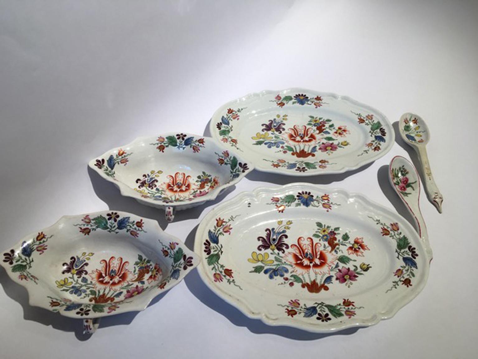 Italy Richard Ginori Late 18th Century Pair Porcelain Sauce Boats Tulip Decor For Sale 3