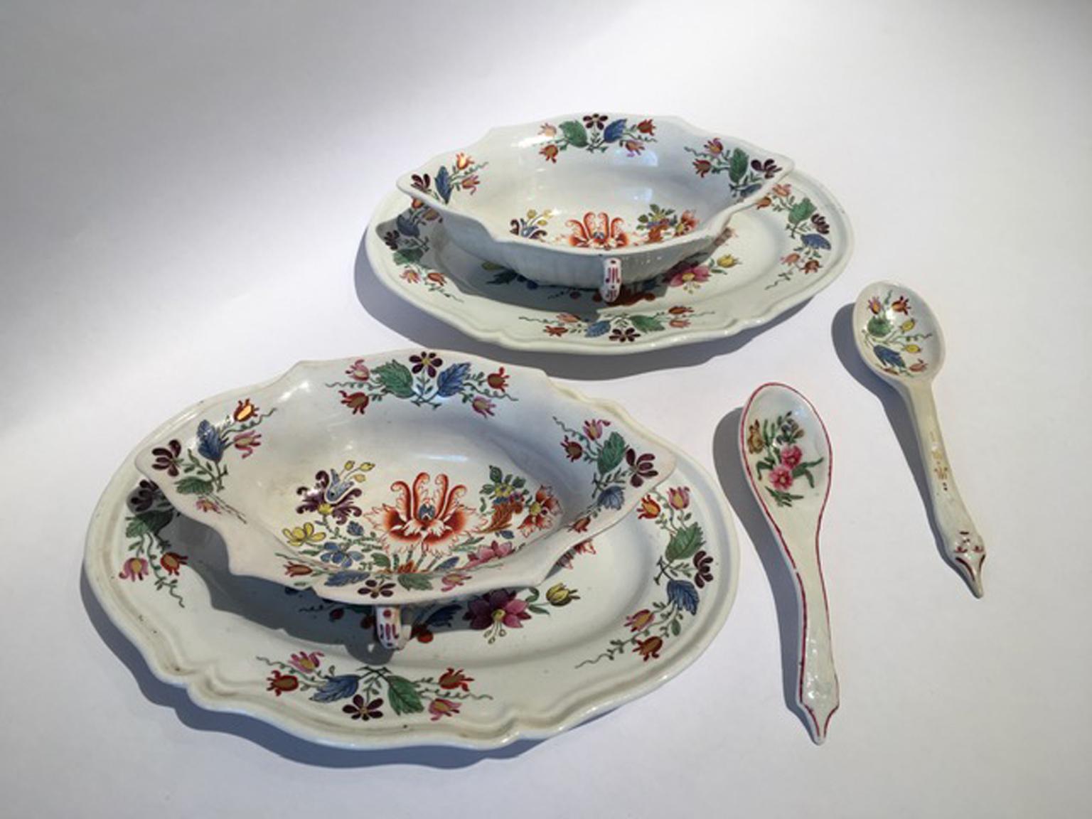 Paire de saucières en porcelaine décorées de tulipes de Richard Ginori datant de la fin du 18e siècle, Italie en vente 5