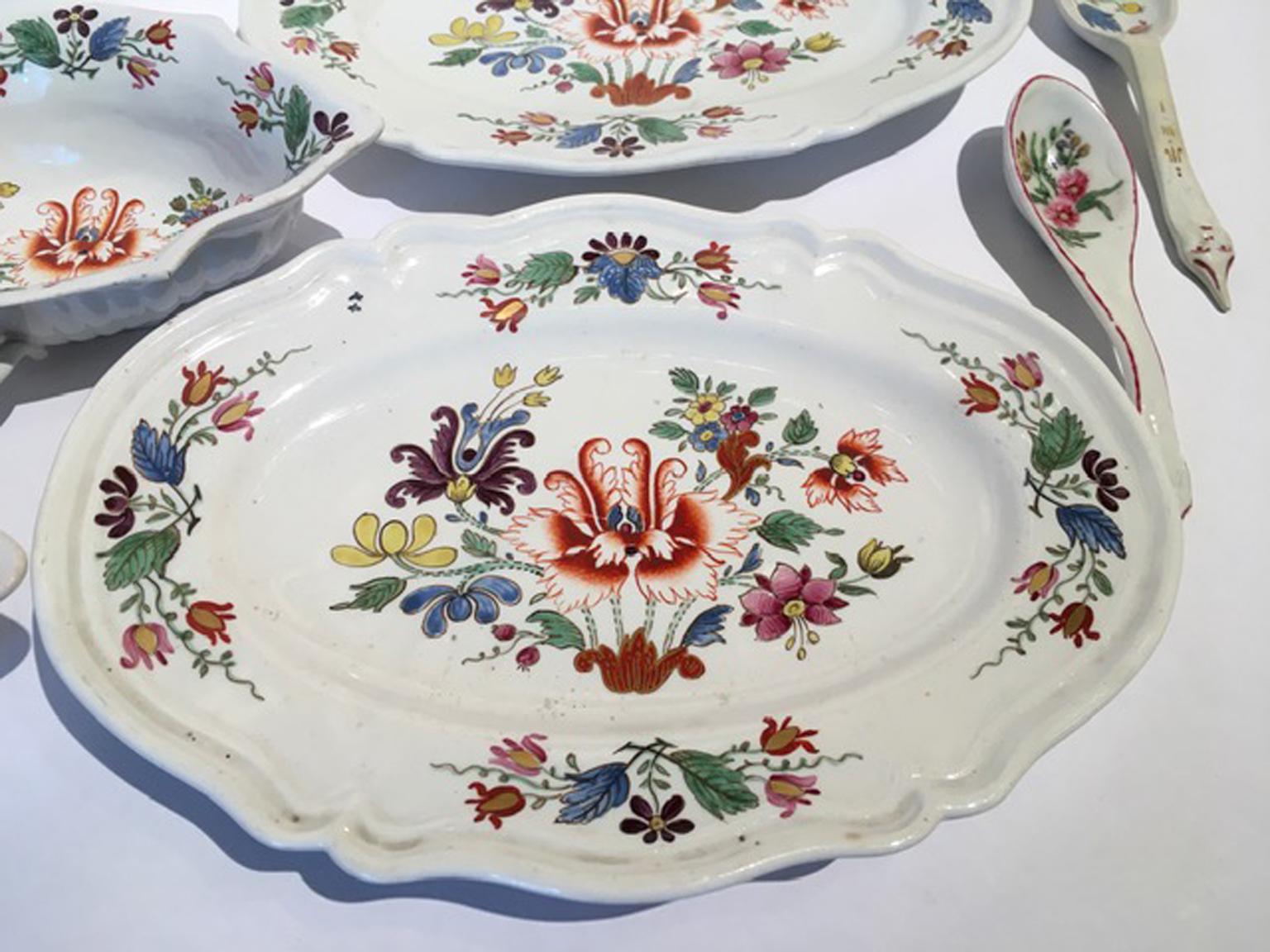 Italy Richard Ginori Late 18th Century Pair Porcelain Sauce Boats Tulip Decor For Sale 5