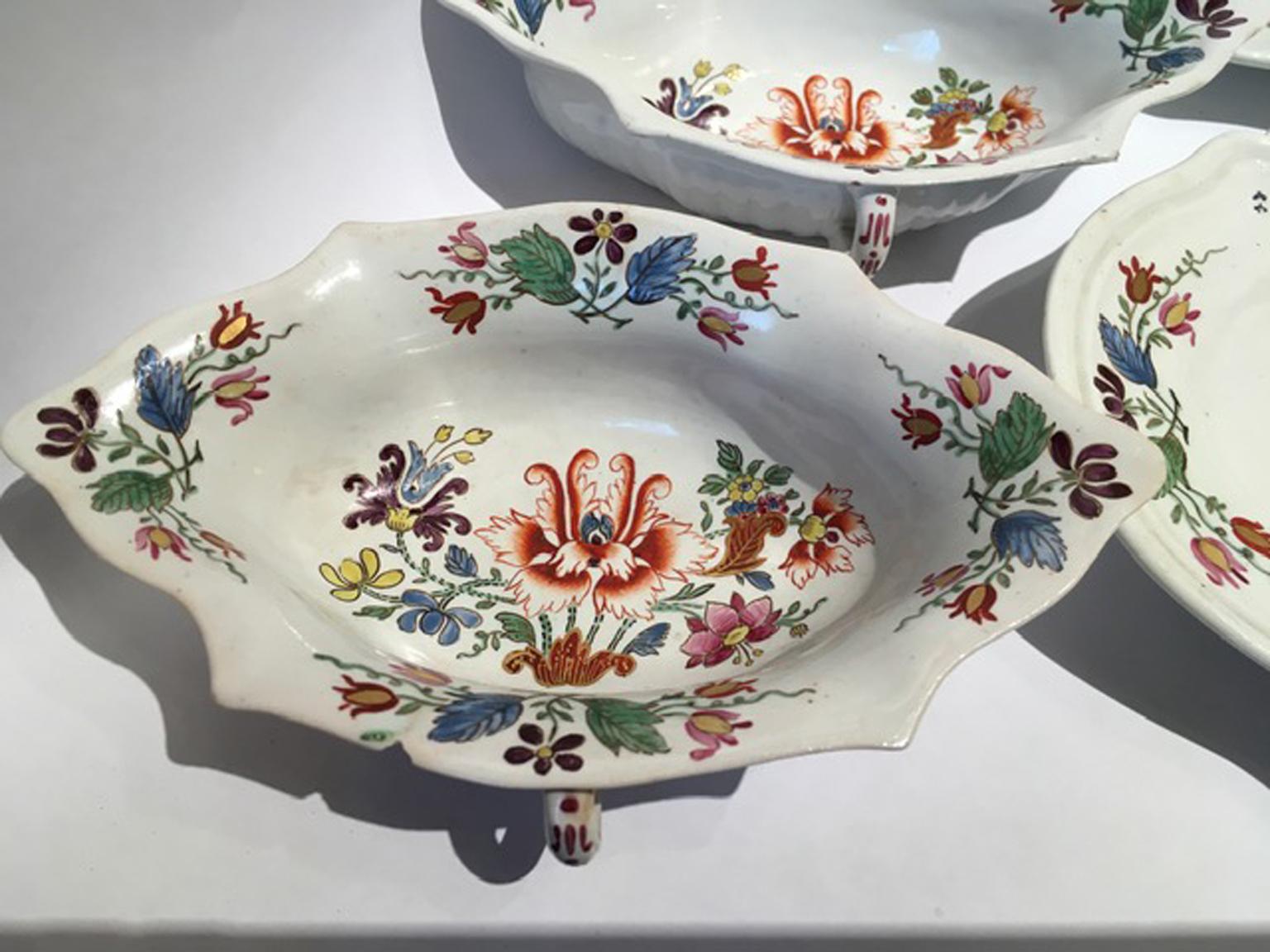 Italy Richard Ginori Late 18th Century Pair Porcelain Sauce Boats Tulip Decor For Sale 6
