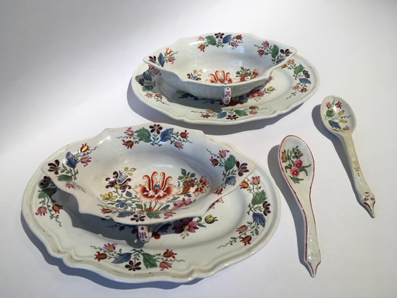 This pair of very beautiful porcelain sauce boats were handmade at the end of  the 18th Century in Italy by Richard Ginori. They were hand painted with the  most iconic decor of Richard Ginori: the Tulip decor in red. Nowadays the pieces with this