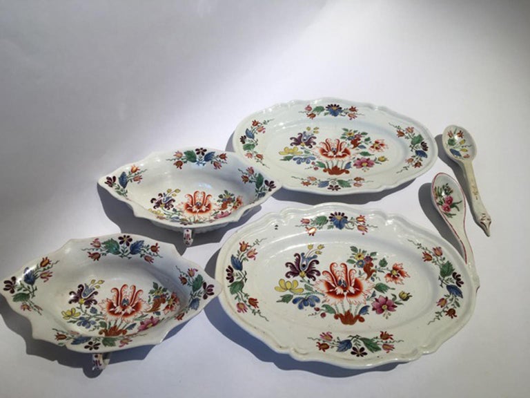 Italy Richard Ginori Late 18th Century Pair Porcelain Sauce Boats Tulip Decor In Good Condition For Sale In Brescia, IT