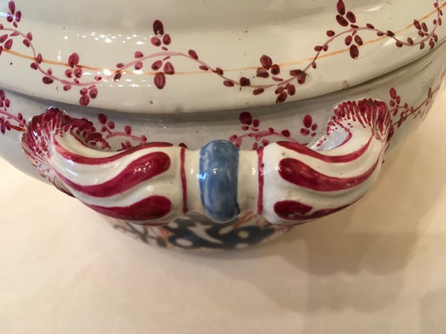Italia Richard Ginori Tazón de sopa de porcelana de mediados del siglo XVIII Decoración rojo azul en venta 9