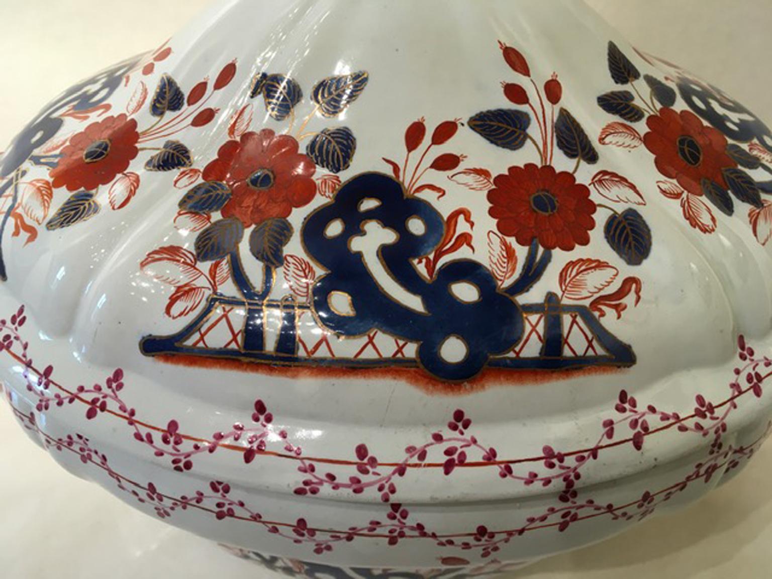 Hand-Crafted Italy Richard Ginori Mid-18th Century Porcelain Soup Bowl Red Blue Decor For Sale