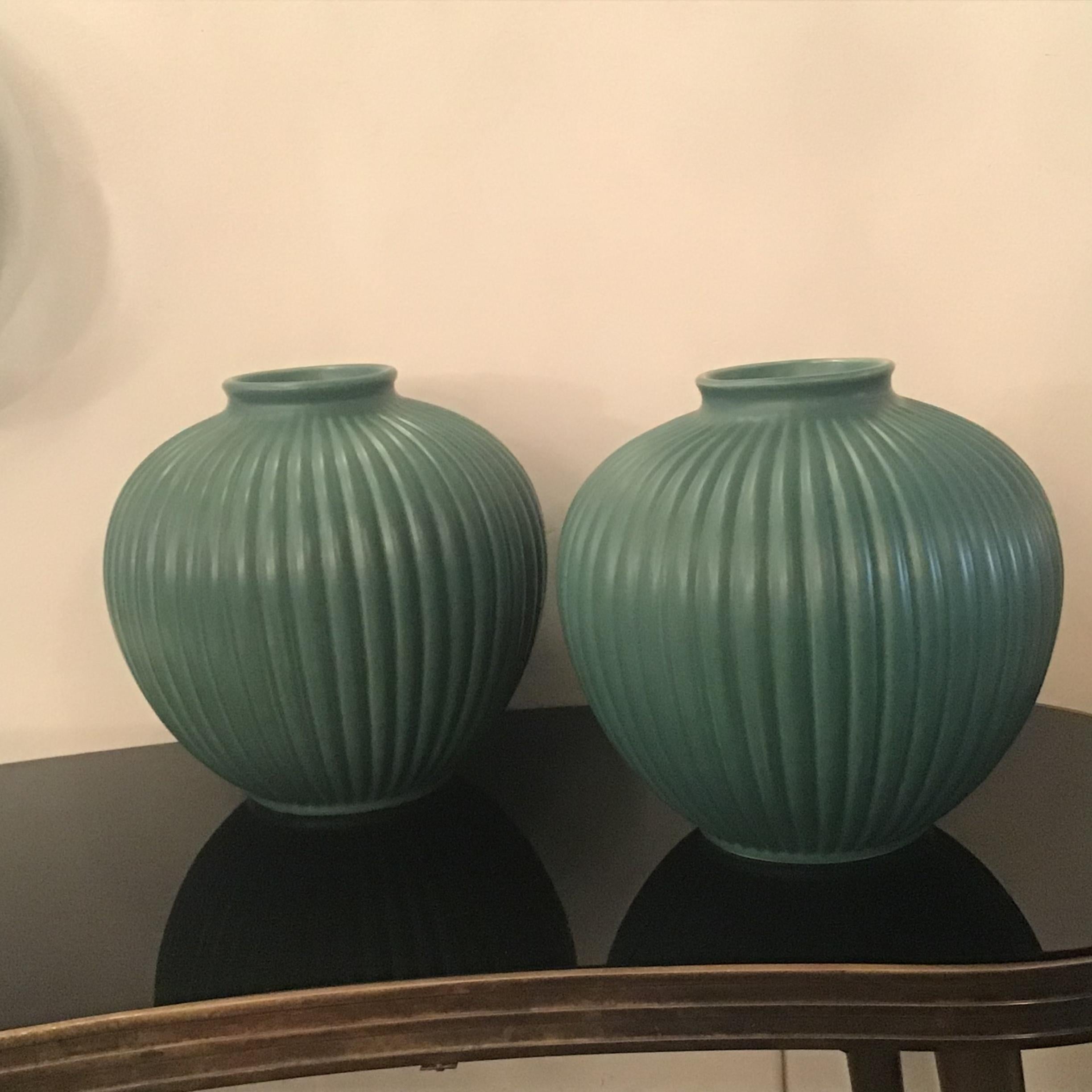 Mid-Century Modern Richard Ginori Giovanni Gariboldi Pair of Vases Green Ceramic 1950 Italy For Sale