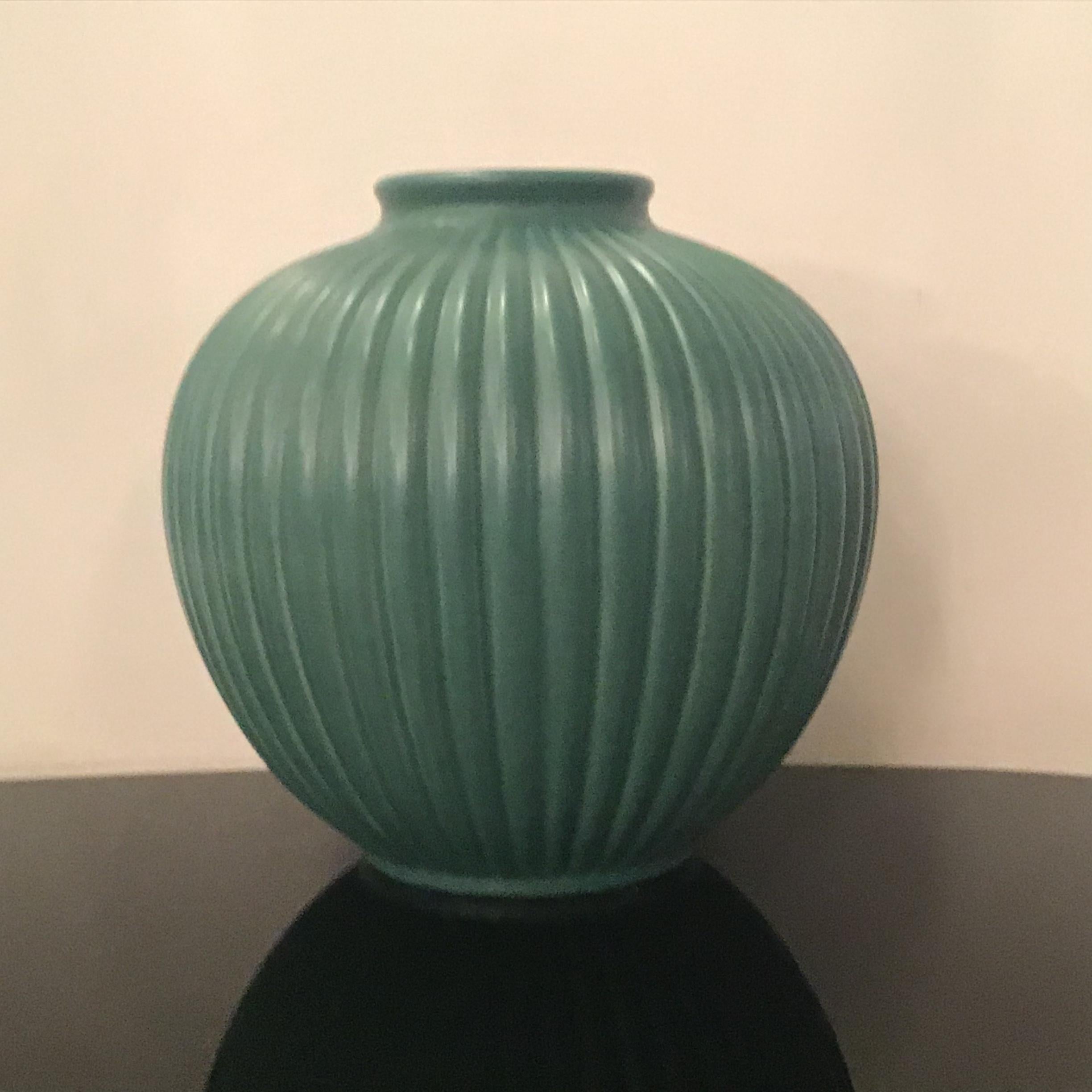 Richard Ginori Giovanni Gariboldi Pair of Vases Green Ceramic 1950 Italy In Excellent Condition For Sale In Milano, IT