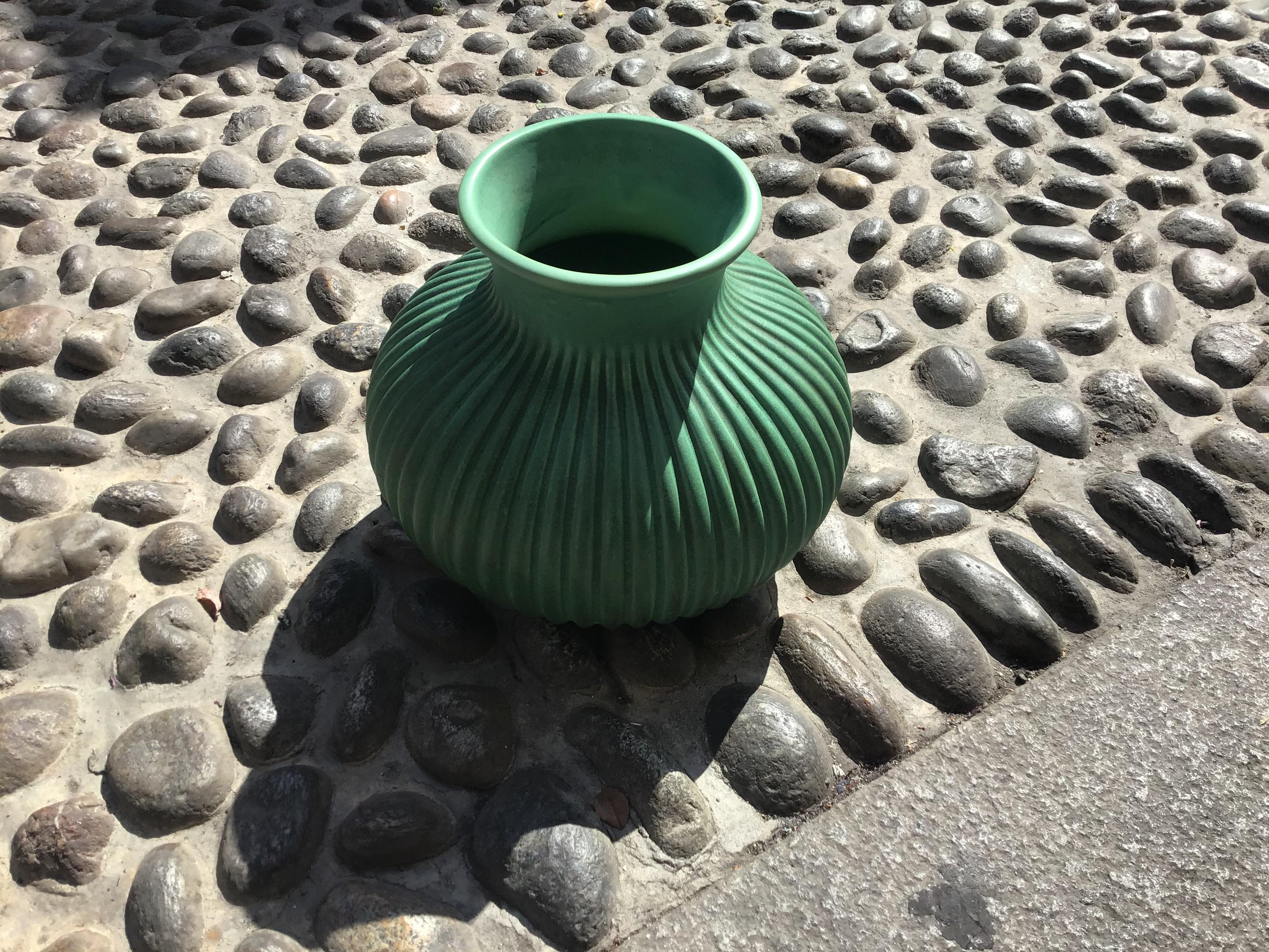 Richard Ginori “Giovanni Gariboldi “ Vase Ceramic, 1940, Italy In Excellent Condition For Sale In Milano, IT