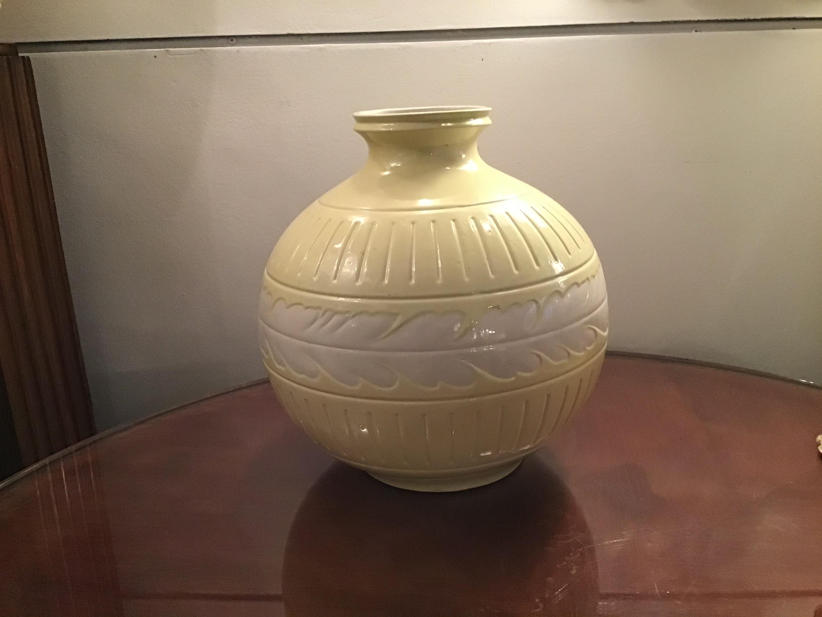 Italian Richard Ginori Giovanni Gariboldi Vase Yellow White Ceramic, 1945, Italy For Sale