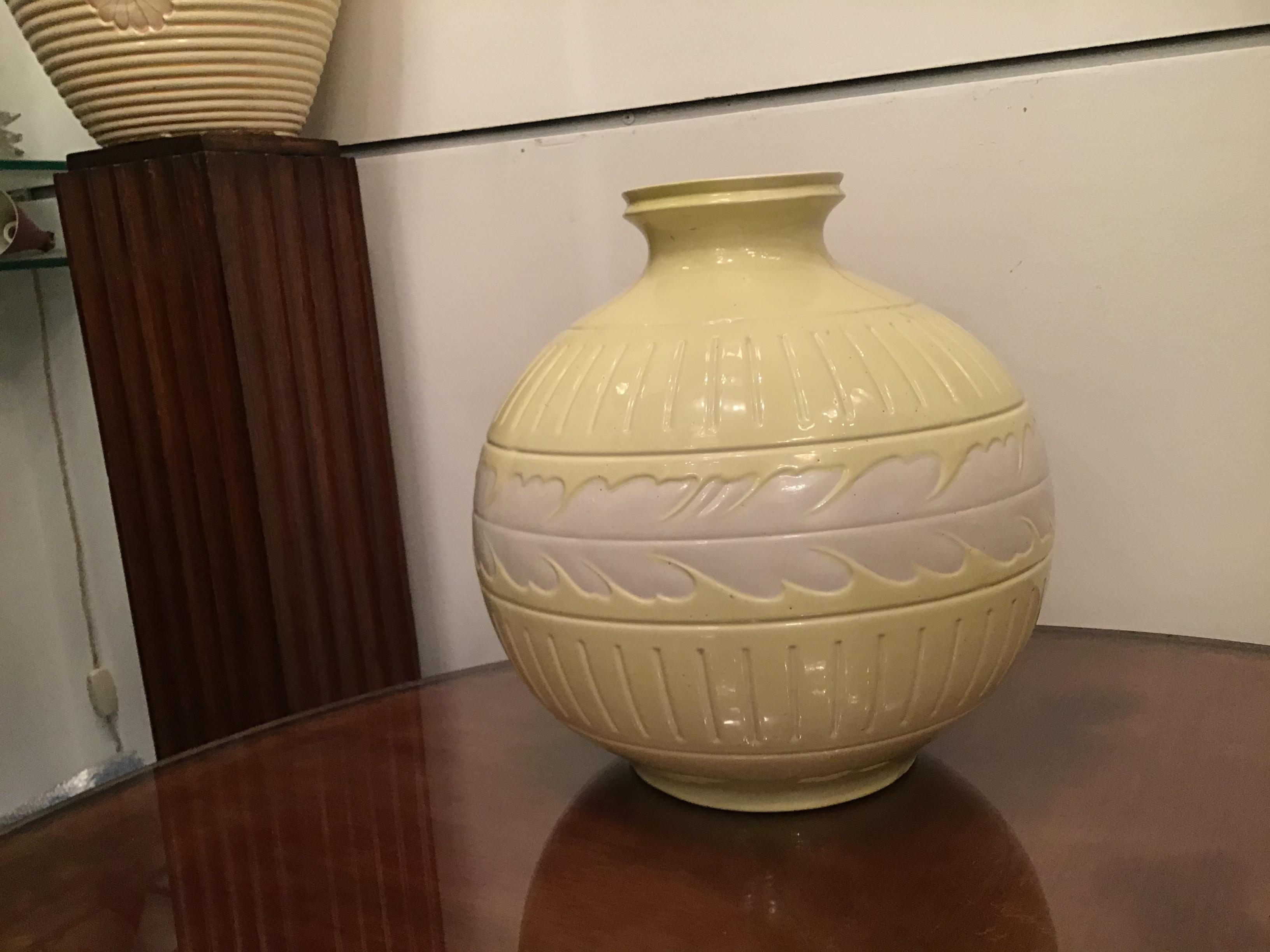 Richard Ginori Giovanni Gariboldi Vase Yellow White Ceramic, 1945, Italy For Sale 3