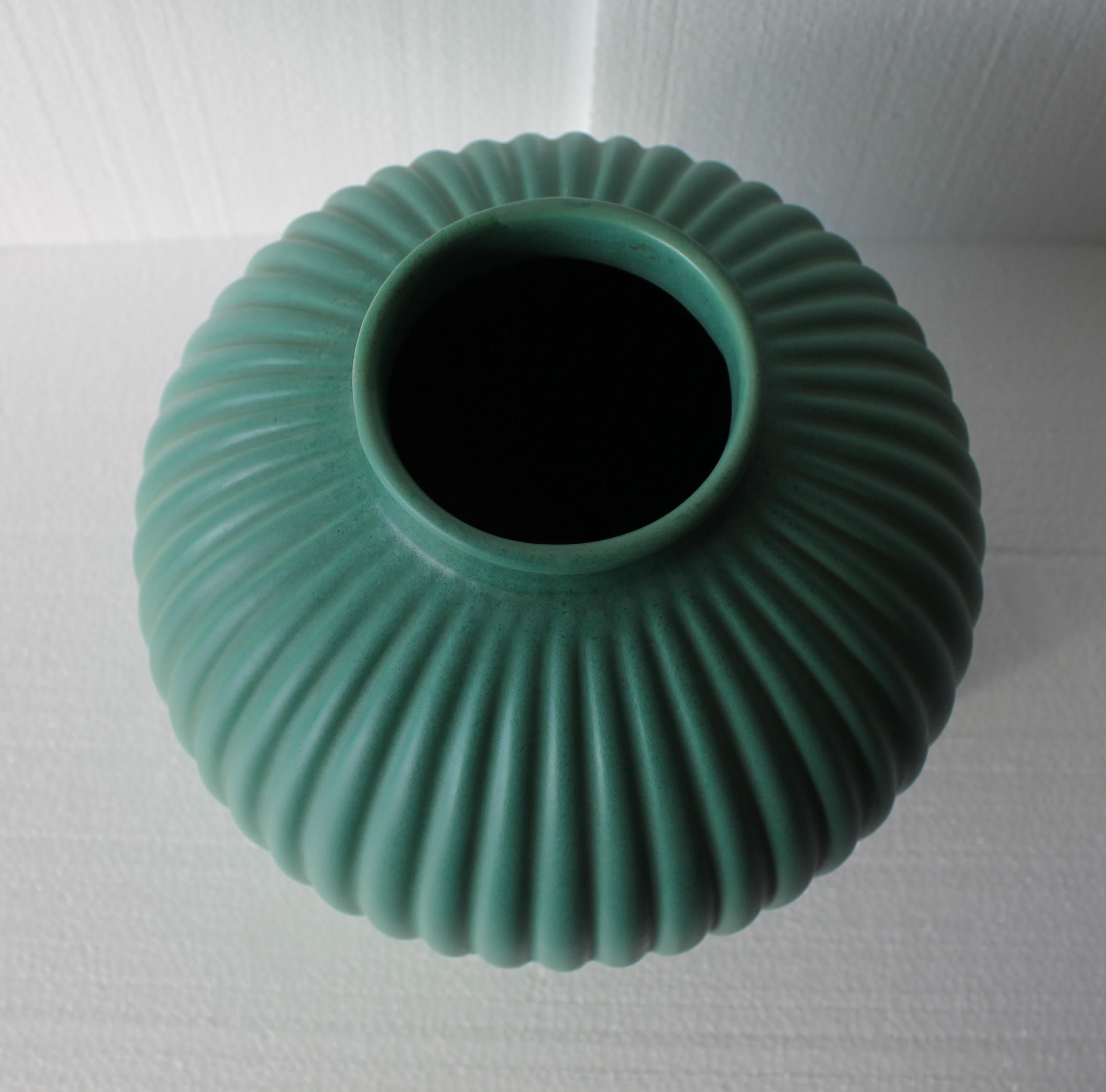 Richard Ginori Green Ceramic Vase by Giovanni Gariboldi, Italy 1950s In Excellent Condition In Sacile, PN