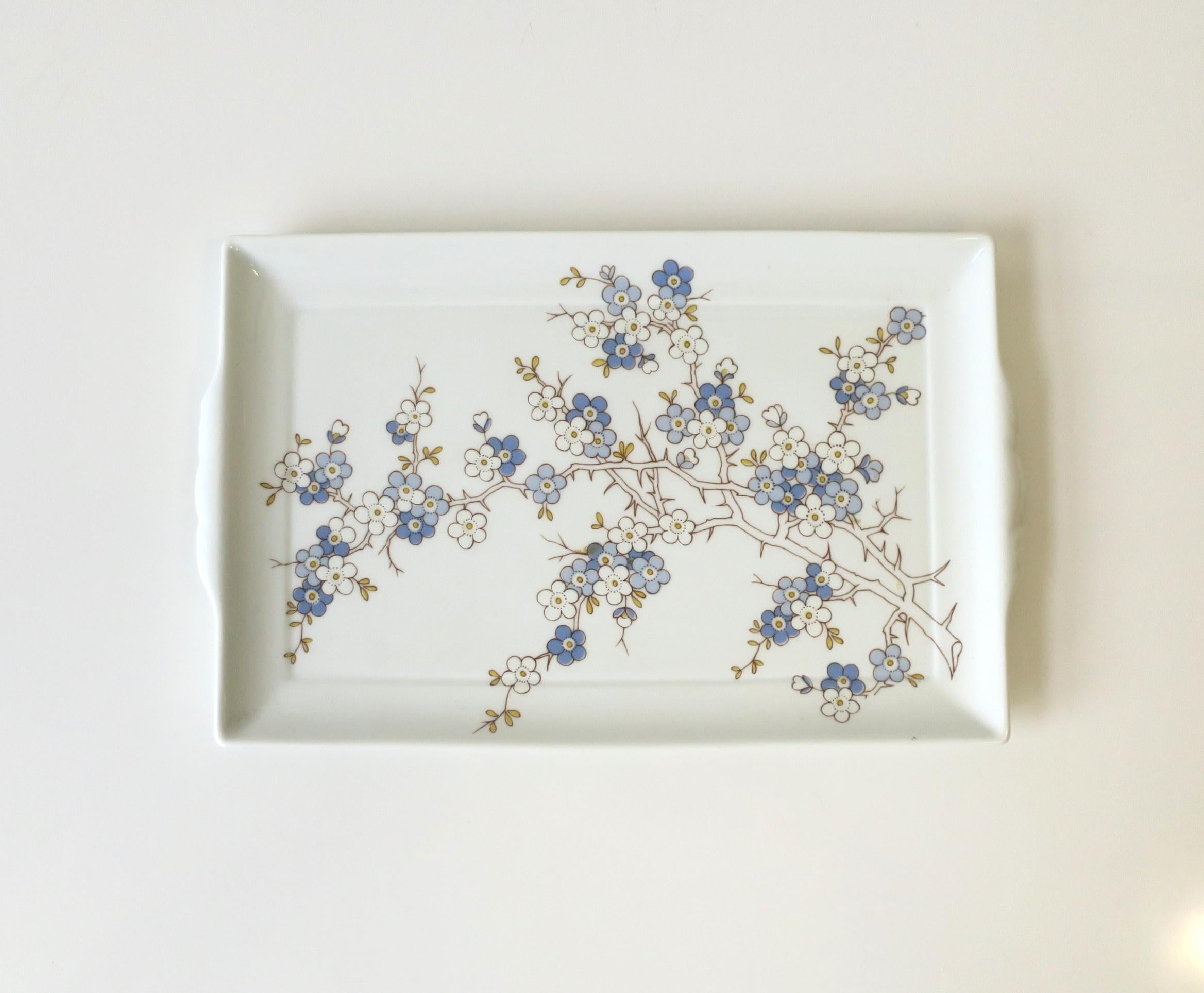 A beautiful vintage Richard Ginori Italian white porcelain vanity or serving tray, circa mid-20th century, Italy. Piece is rectangular with handles and decorated in shades of blue, light blue/periwinkle blue flowers, and tan and brown leaves and