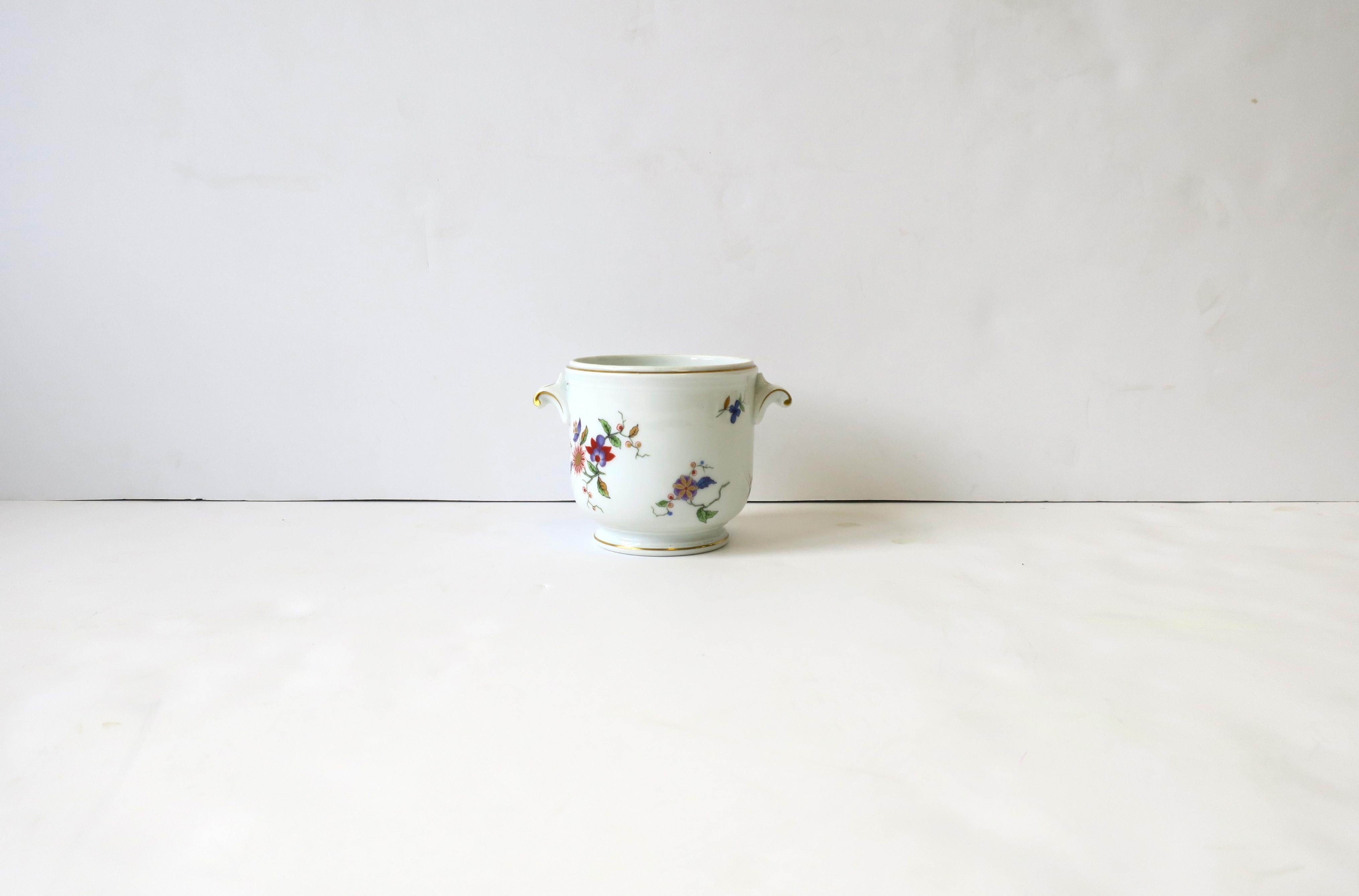 Vintage Richard Ginori Italian Porcelain Cachepot Jardiniere for Flower or Plant In Good Condition For Sale In New York, NY