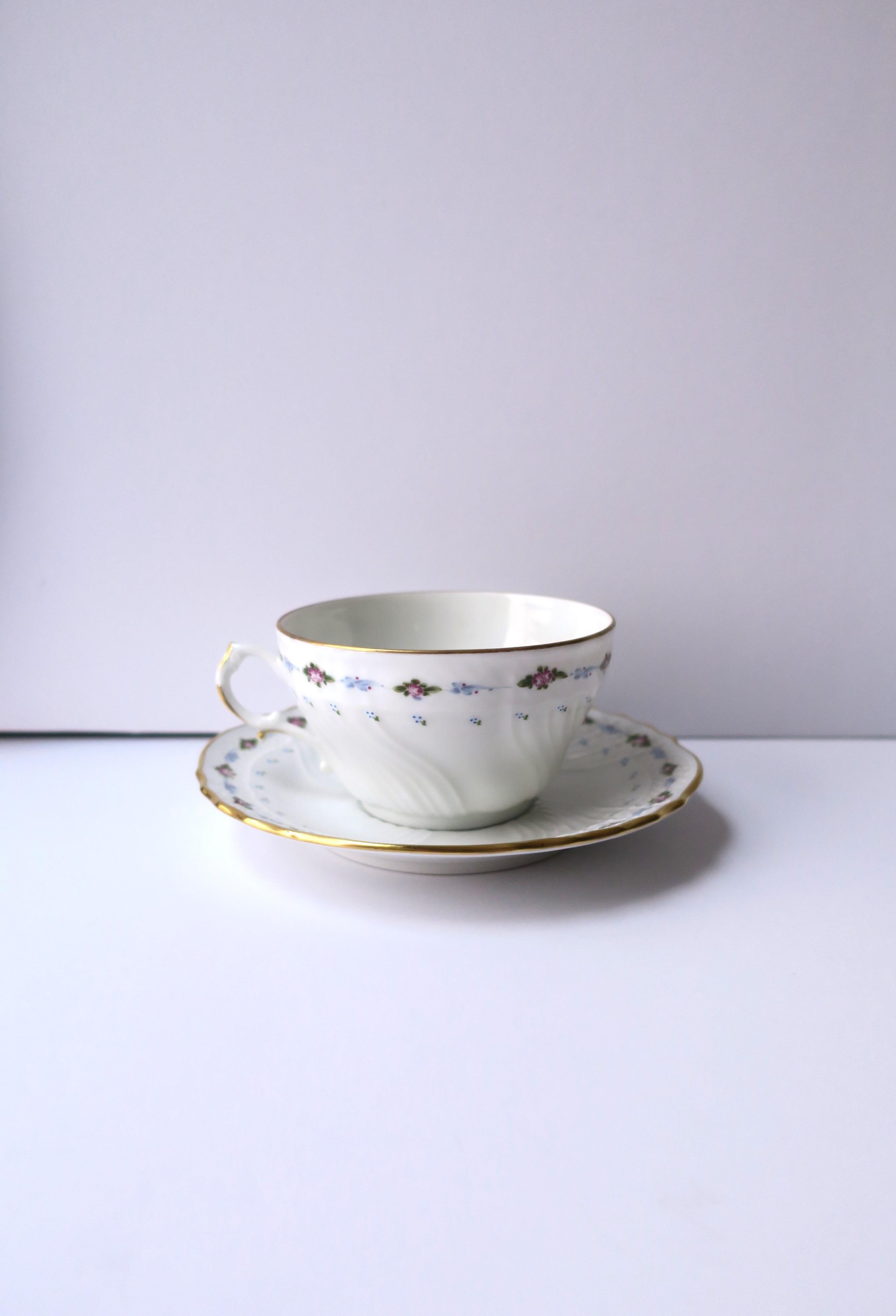 Richard Ginori Italian Porcelain Coffee or Tea Cup & Saucer, 1991 In Good Condition For Sale In New York, NY