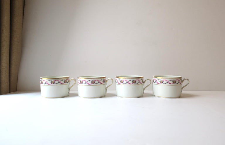 Richard Ginori Italian Porcelain Coffee or Teacups, Set of 4 In Good Condition For Sale In New York, NY