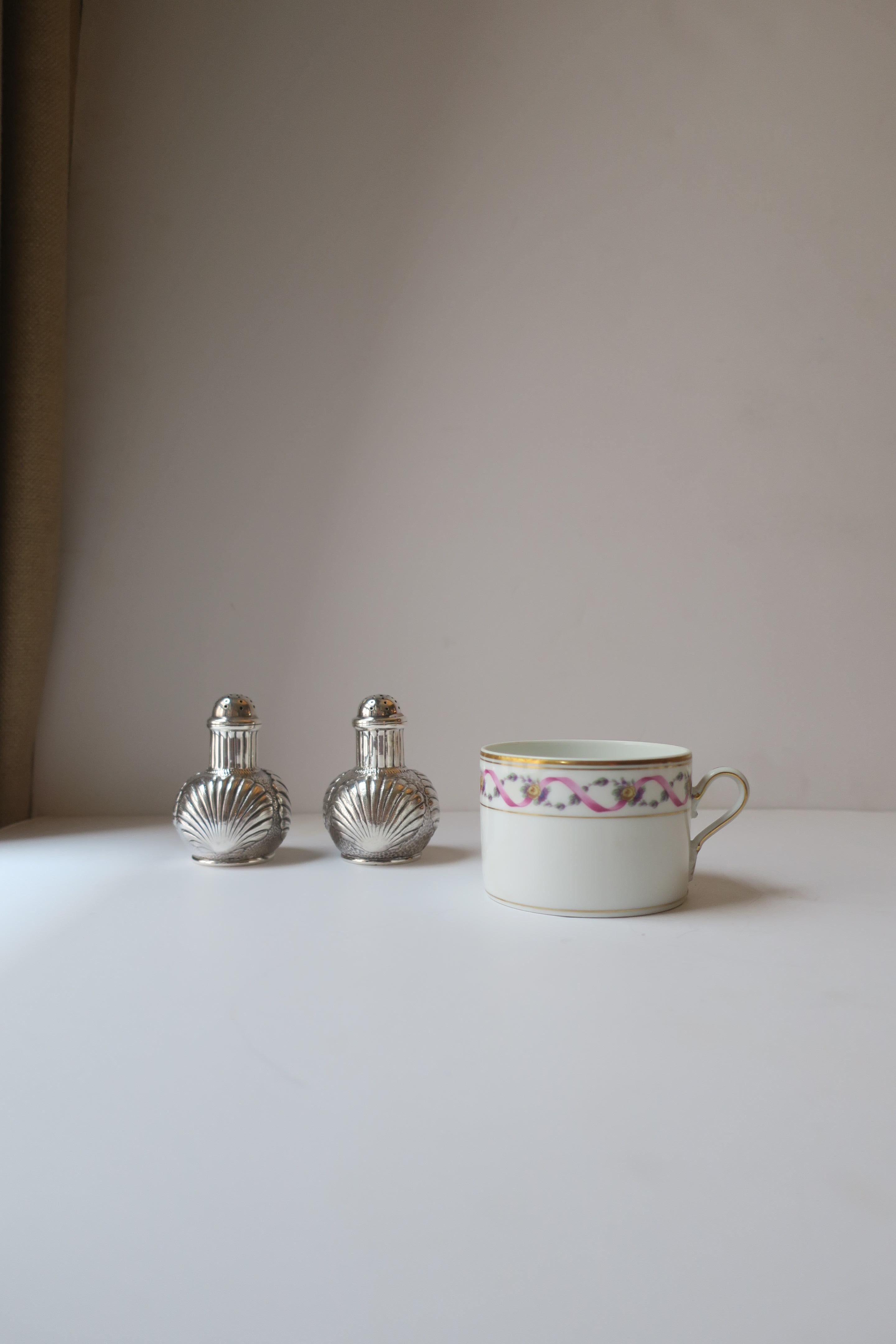 20th Century Richard Ginori Italian Porcelain Coffee or Teacups, Set of 4 For Sale