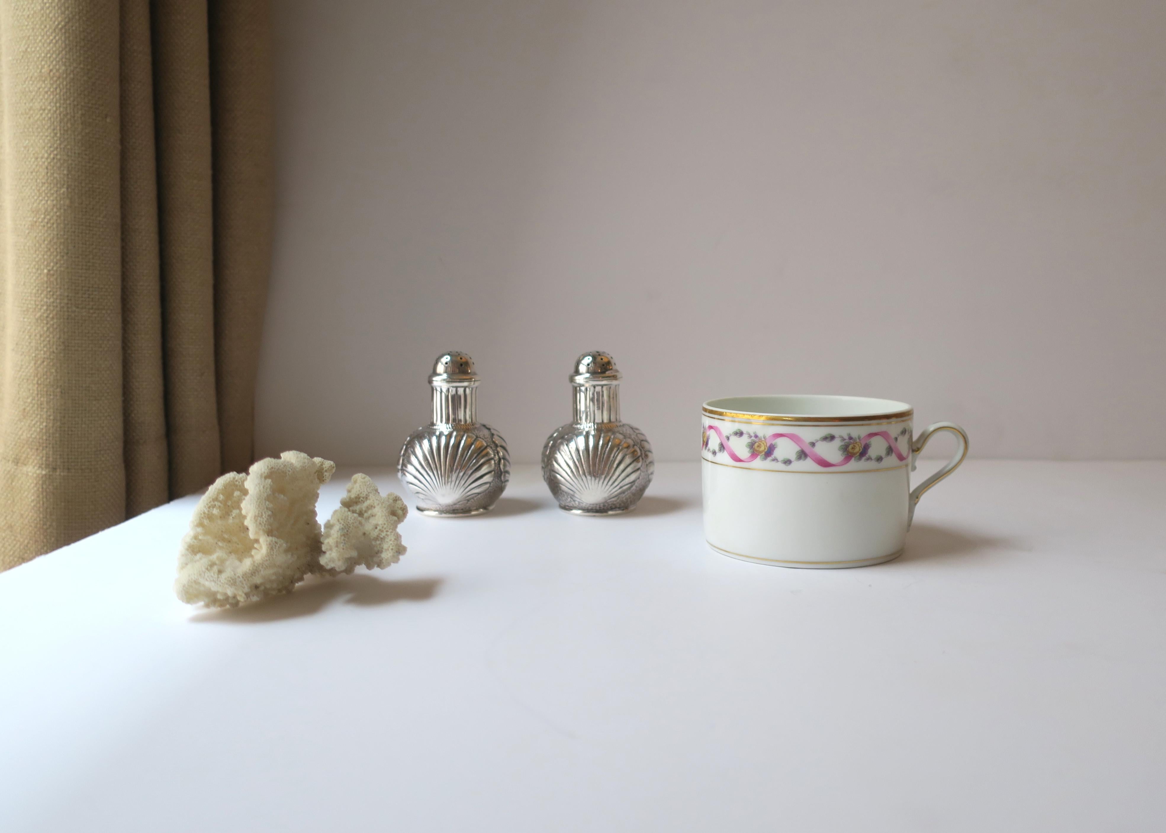 20th Century Richard Ginori Italian Porcelain Coffee or Teacups, Set of 4