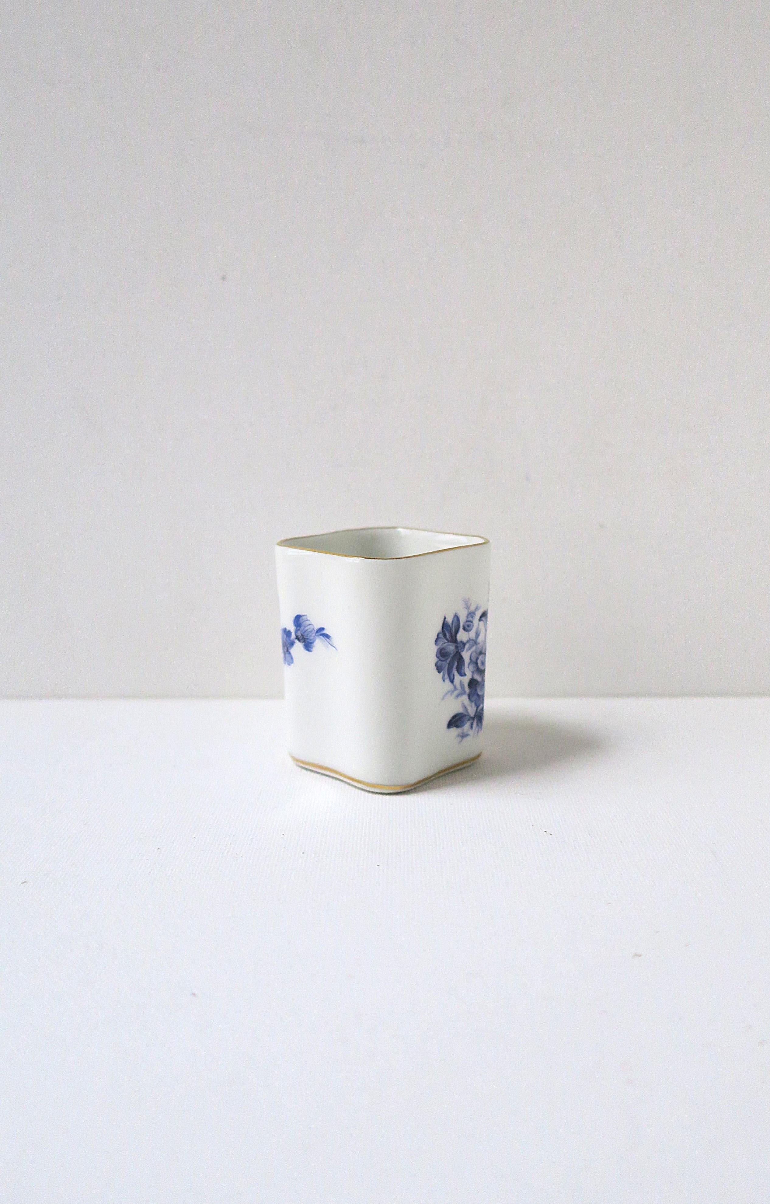 Taza de café espresso de porcelana blanca azul rococó italiana Richard Ginori Rococó en venta