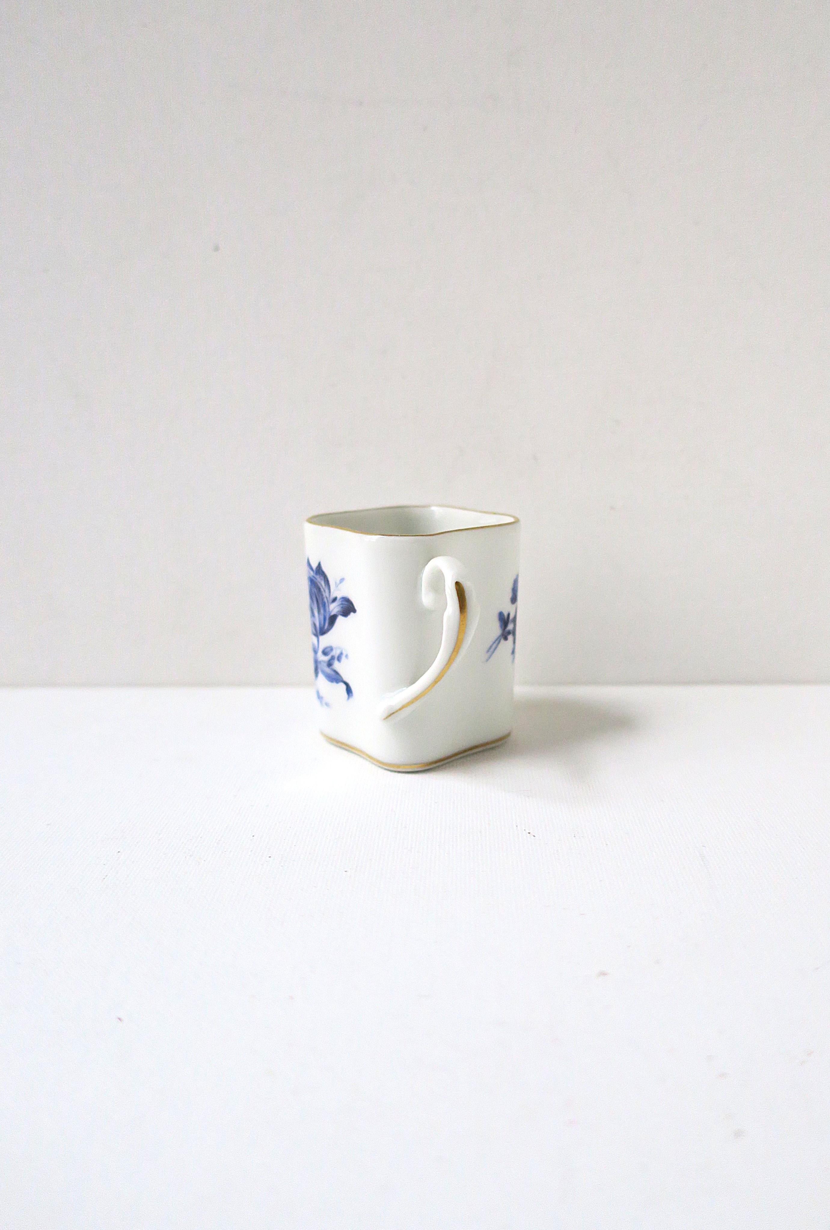 Taza de café espresso de porcelana blanca azul rococó italiana Richard Ginori Italiano en venta