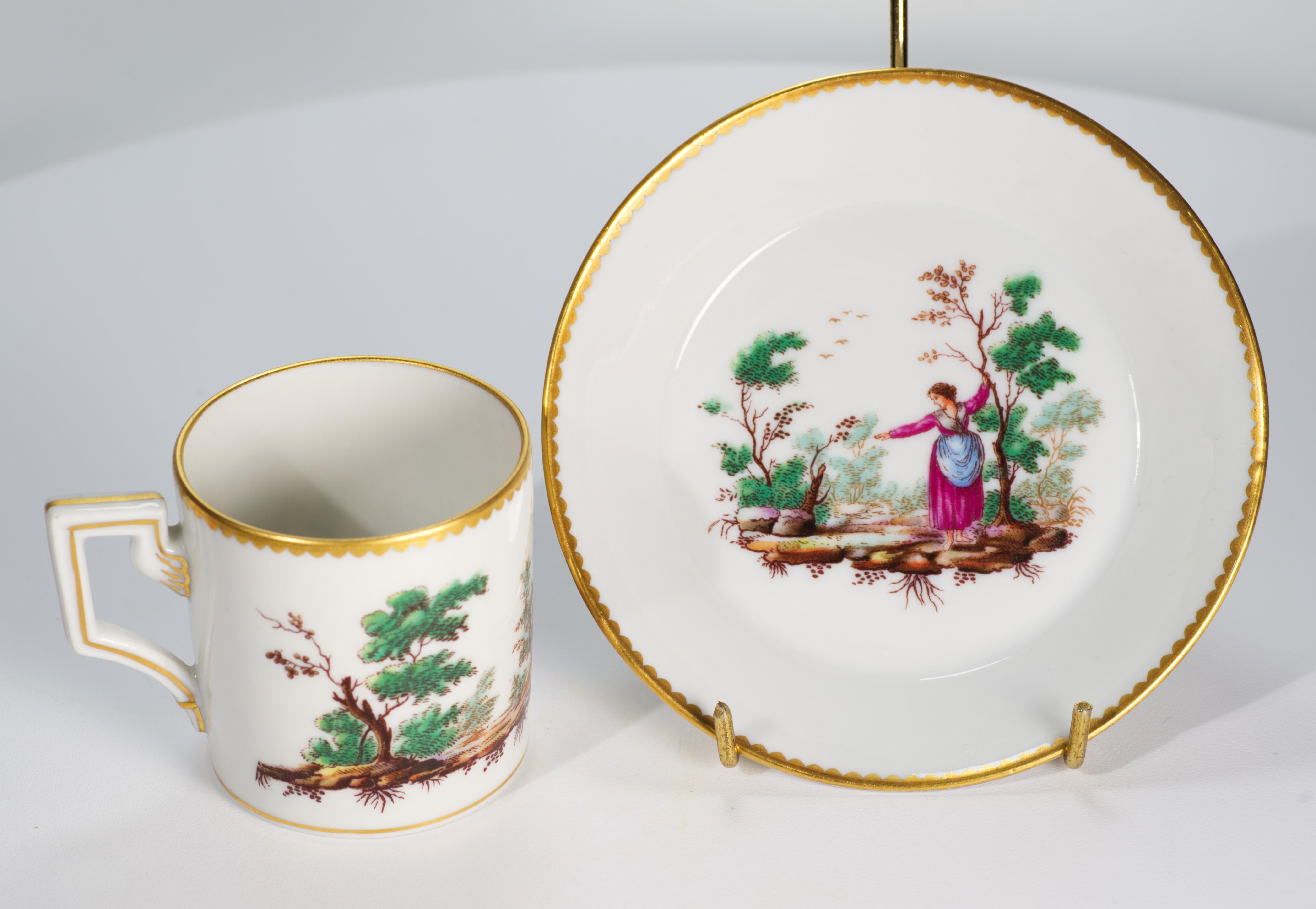 Demitasse-Tasse und Untertasse-Set „Italian Scene“ von Richard Ginori, Italien, Mantua, Demitasse (Art déco) im Angebot