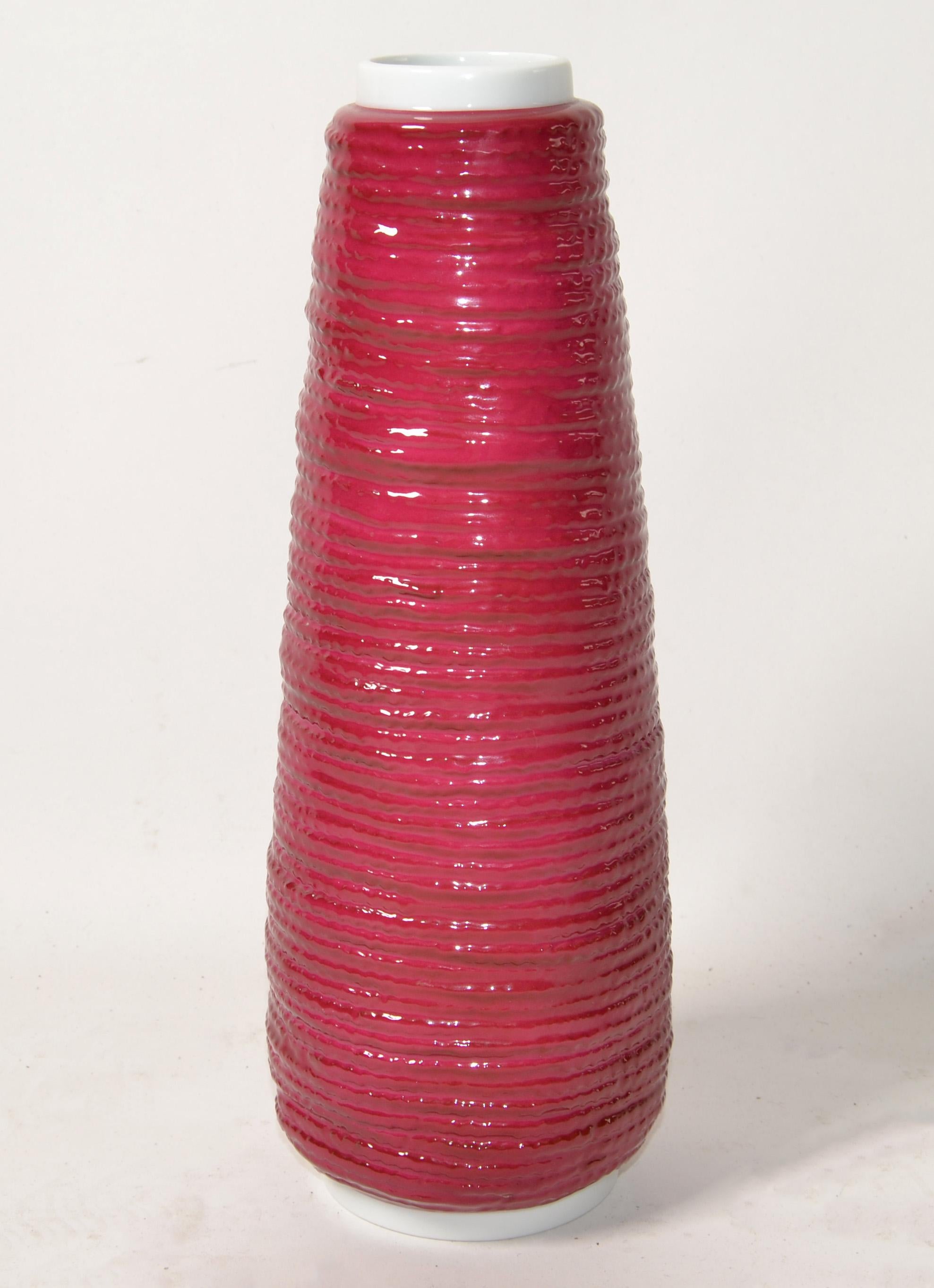 Coastal Italian Richard Ginori Porcelain Vase with Pink lacquered Rope, Cordonetto Missoni Home Edition.
Marked at the base and numbered 1735.
Italian Mediterrane Home Decoration from the Mid-Century Modern Period.
