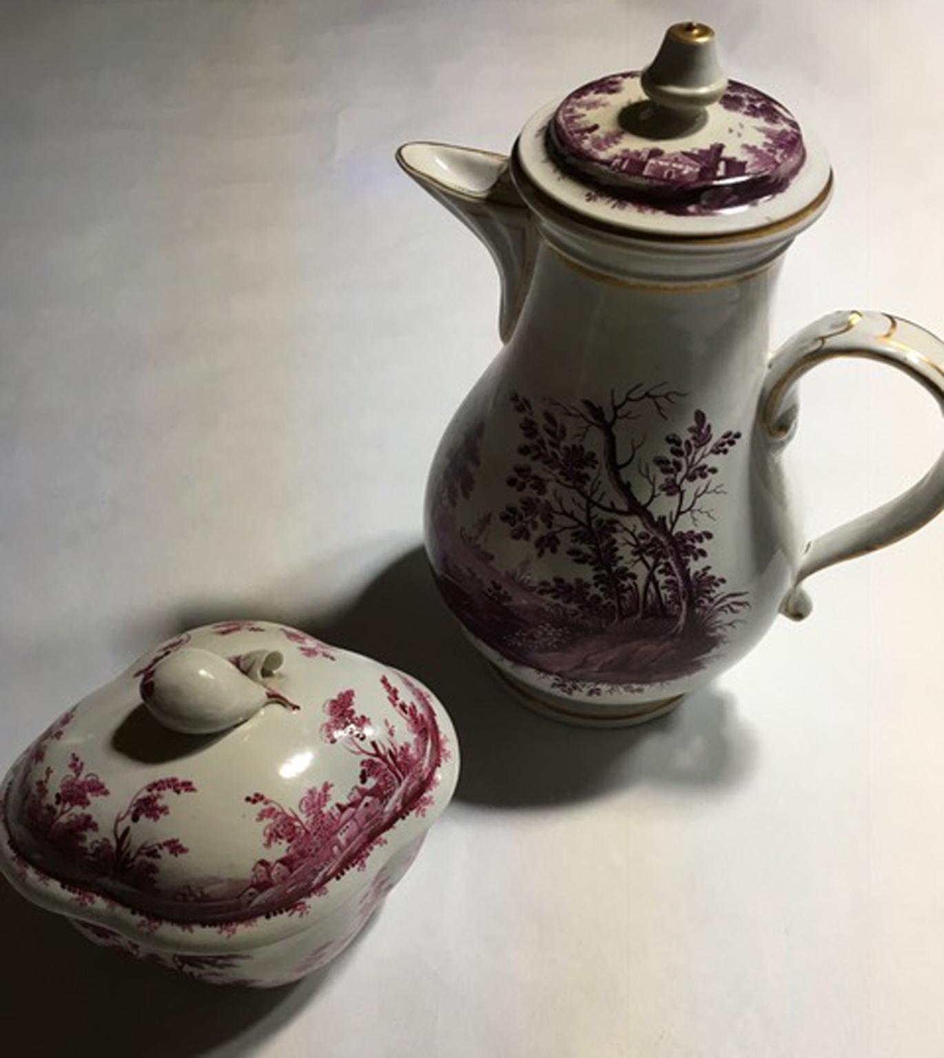 Porcellana Italia Richard Ginori Caffettiera in porcellana della metà del XVIII secolo Paesaggi in viola in vendita