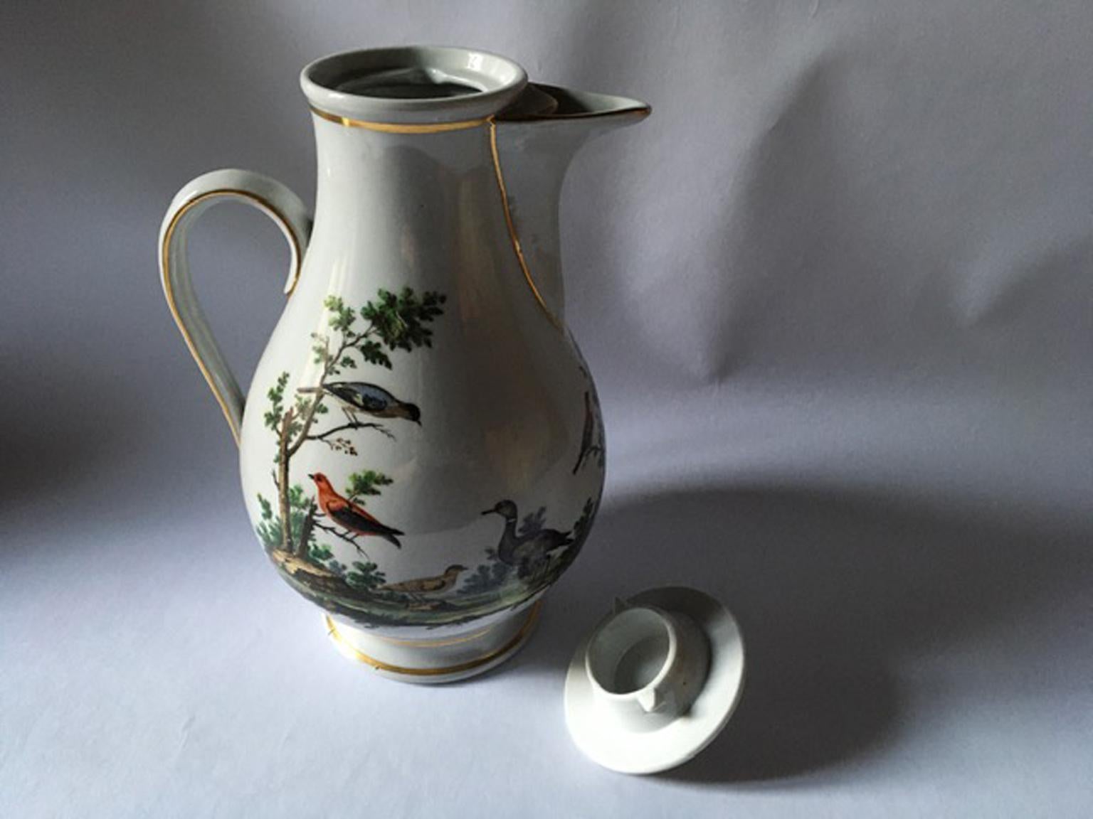 Italy Richard Ginori Mid-18th Century Porcelain Coffee Pot For Sale 2