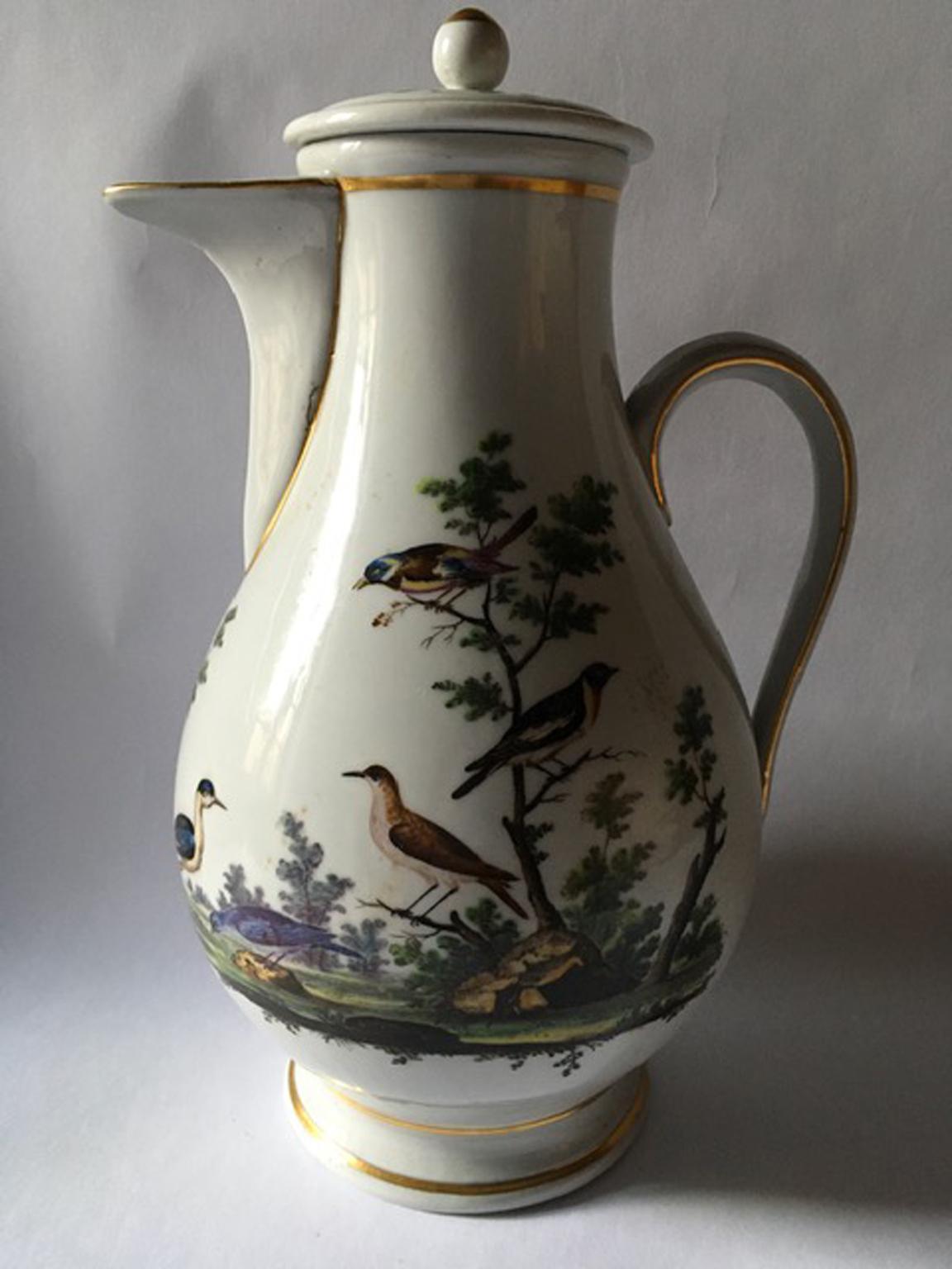 In this elegant coffee pot we can admire the elegant drawing with a natural landscape full of many specimens of birds.
Manufactured in circa 1750, the piece has its time but it is in good conditions.
A piece to collect.

With Certificate of