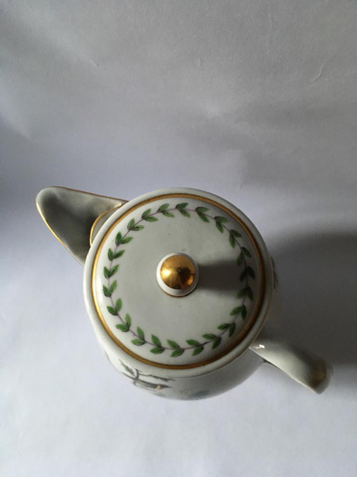 Italian Italy Richard Ginori Mid-18th Century Porcelain Coffee Pot For Sale