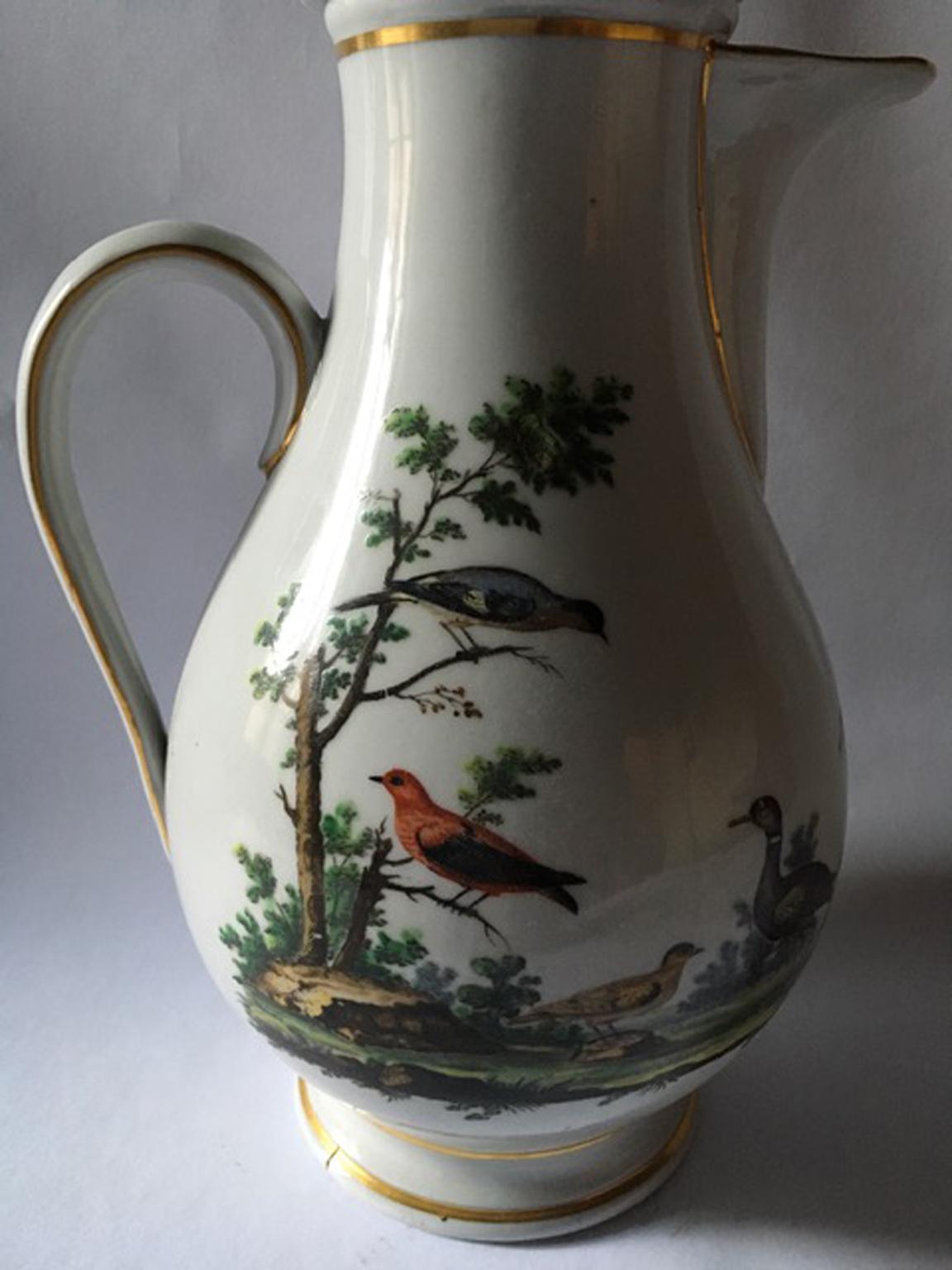 Italy Richard Ginori Mid-18th Century Porcelain Coffee Pot In Good Condition For Sale In Brescia, IT