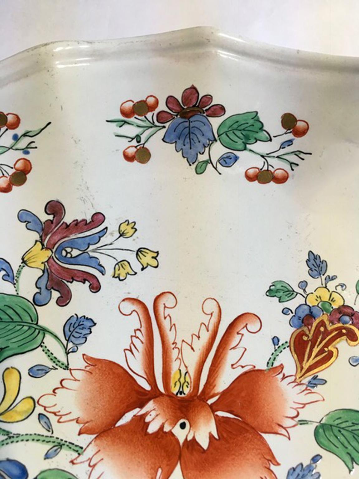 Italy Richard Ginori Mid-18th Century Porcelain Hand Painted Tulip Decor Bowl For Sale 8