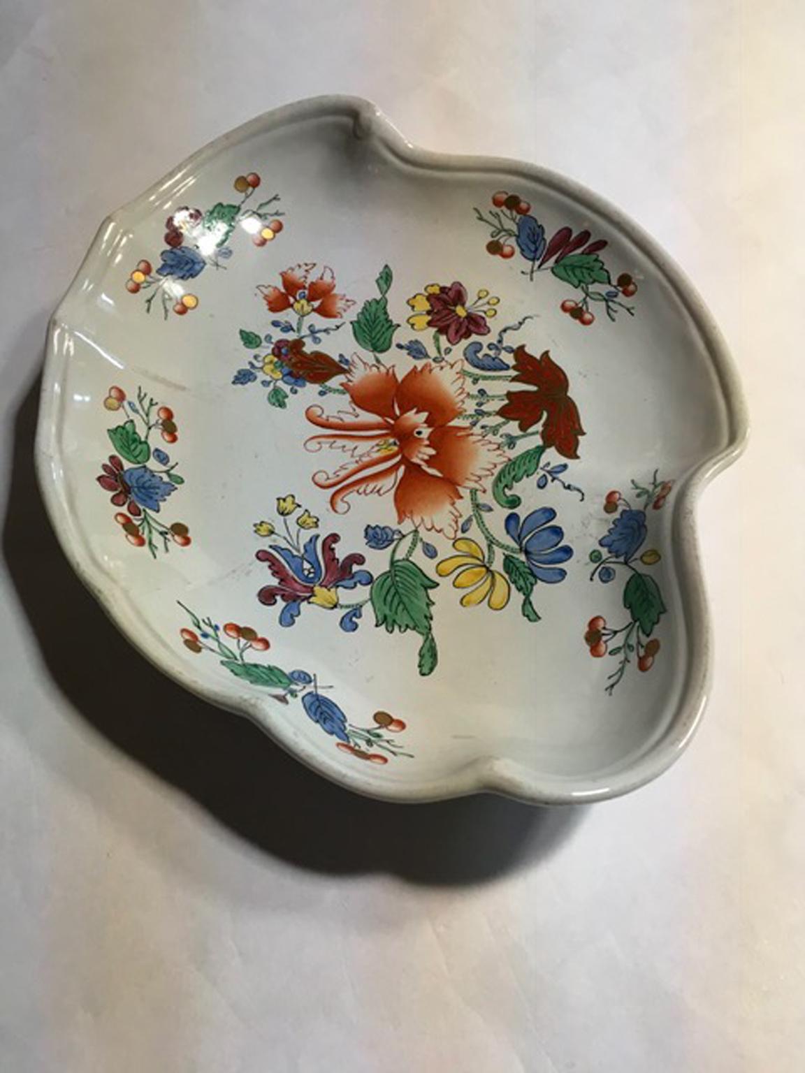 Italy Richard Ginori Mid-18th Century Porcelain Hand Painted Tulip Decor Bowl In Good Condition For Sale In Brescia, IT
