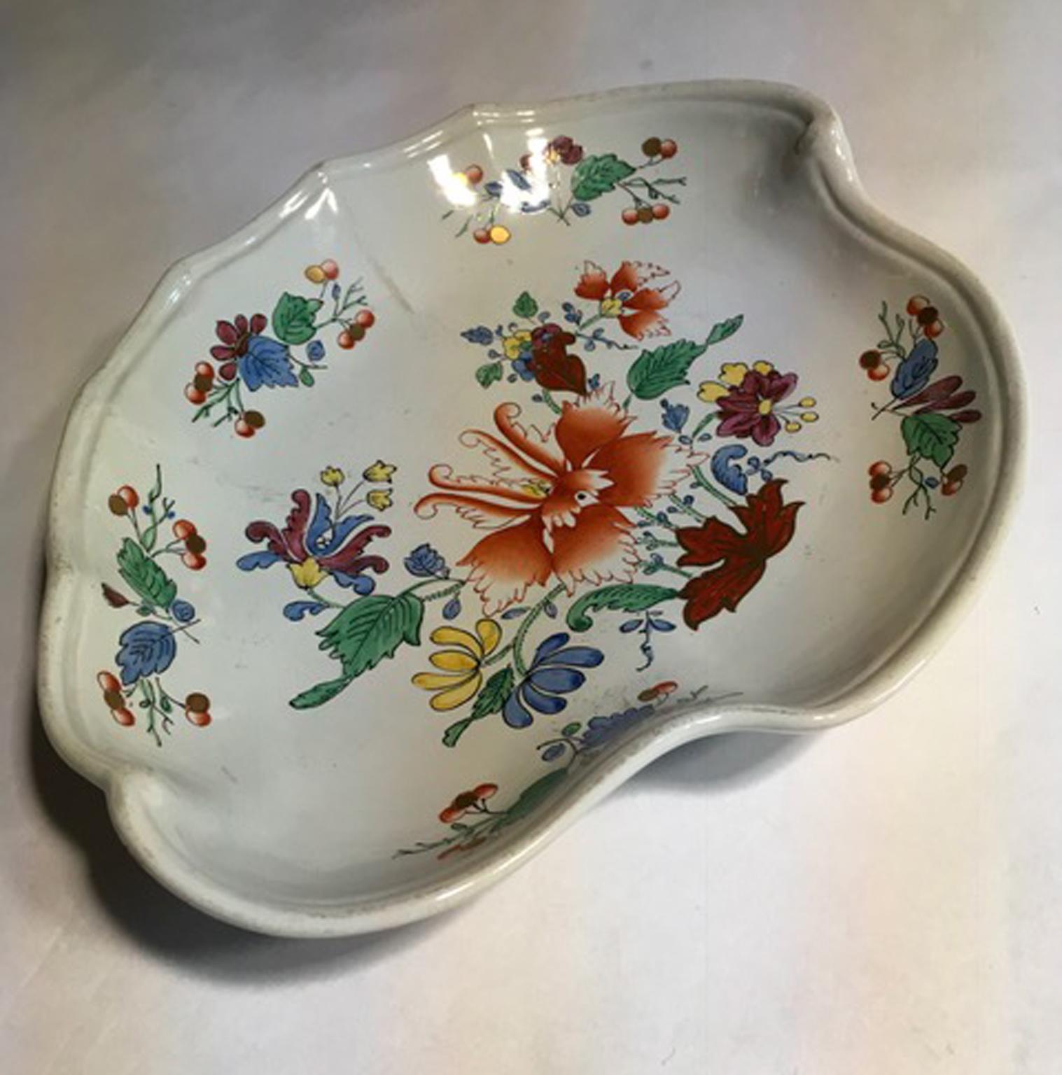 Italy Richard Ginori Mid-18th Century Porcelain Hand Painted Tulip Decor Bowl For Sale 2