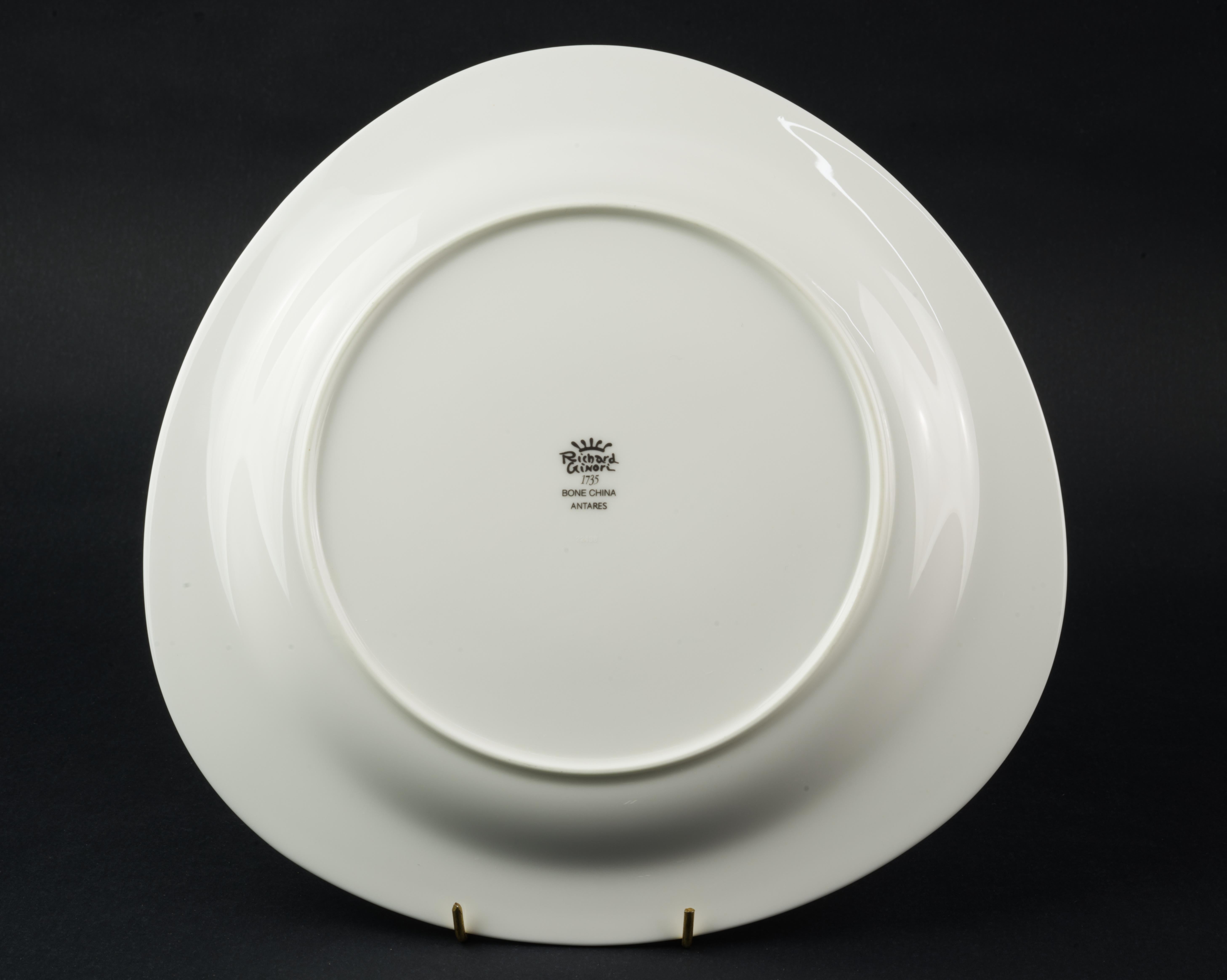 Richard Ginori Organic Modern Juego de 6 Platos blancos triangulares Italia en Bueno estado para la venta en Clifton Springs, NY