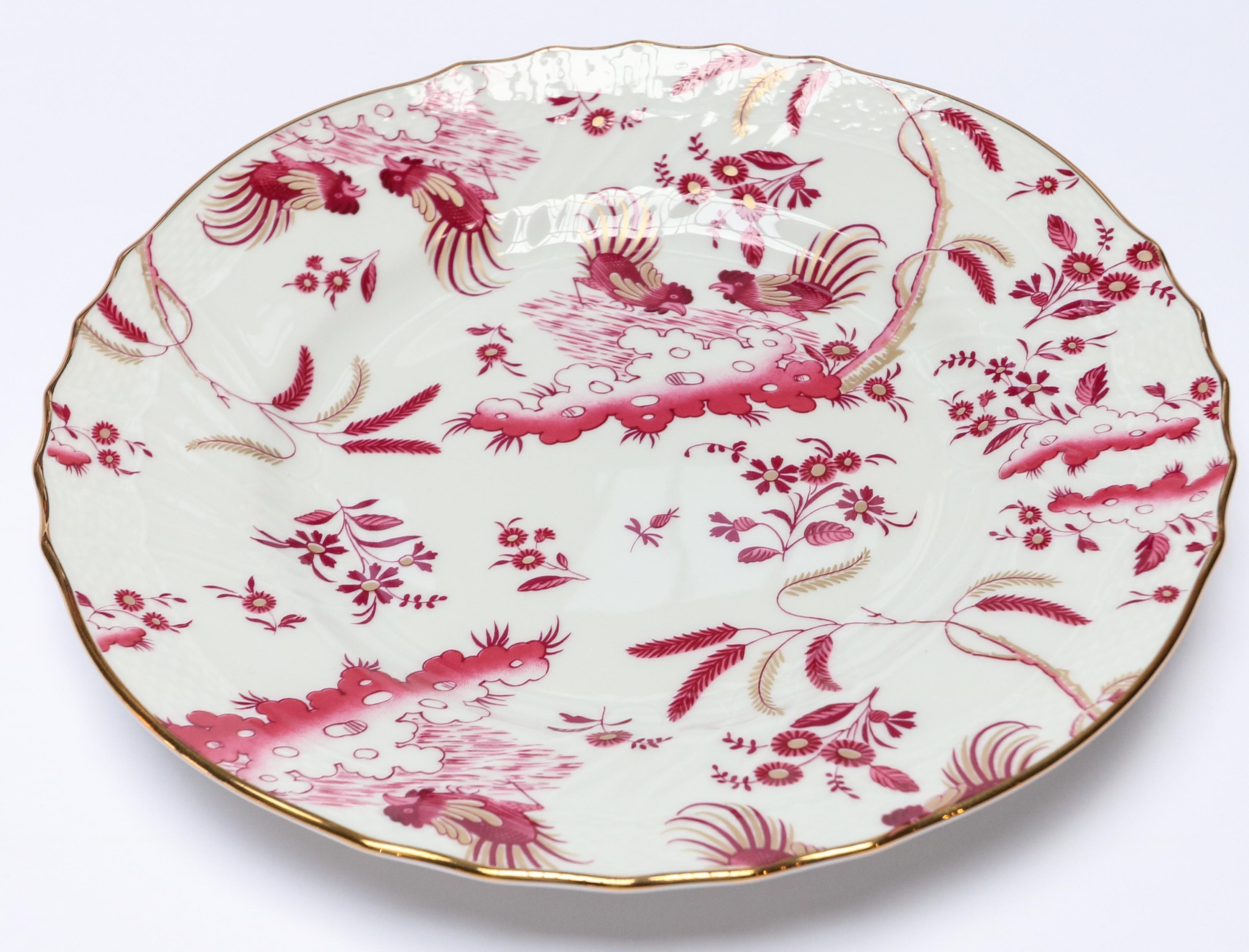 Richard Ginori Oro di Doccia magenta pink dessert plate in the Antico Doccia shape measure 21.5cm in diameter.
 
