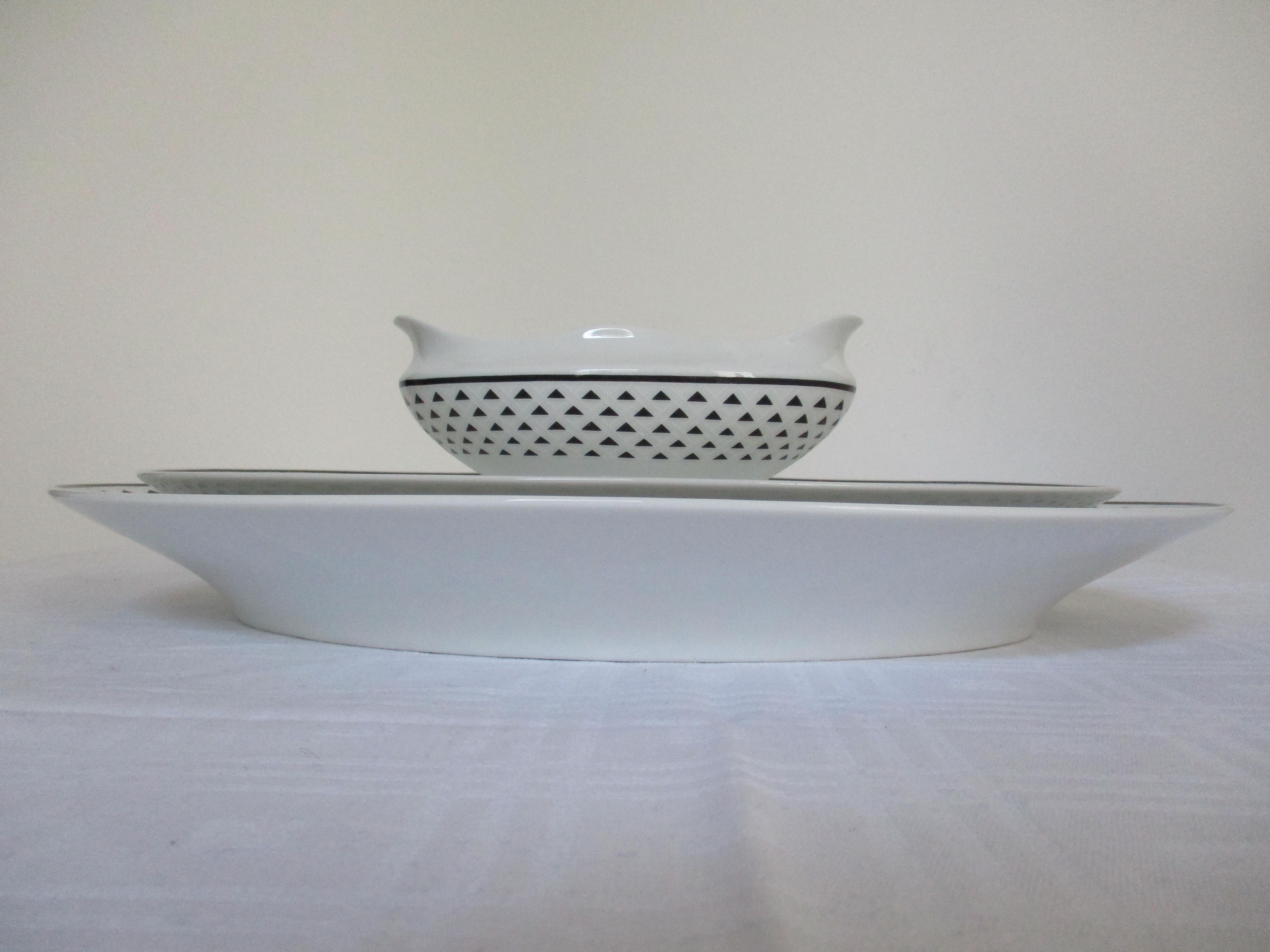 Elegant vintage serving ware from Richard Ginori, made in Italy. 