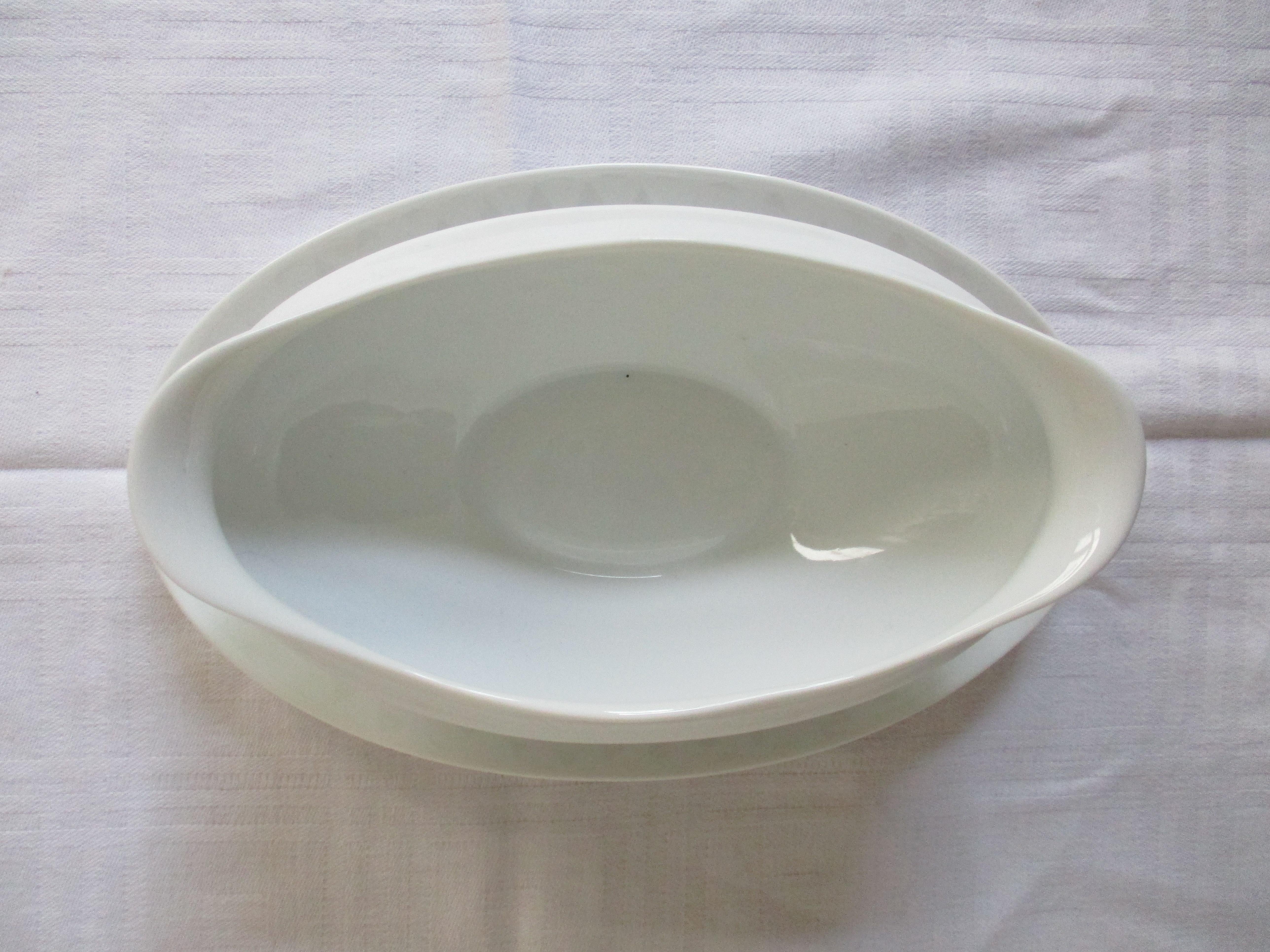 Hand-Crafted Richard Ginori Serving Plates And Saucepan, Italy For Sale