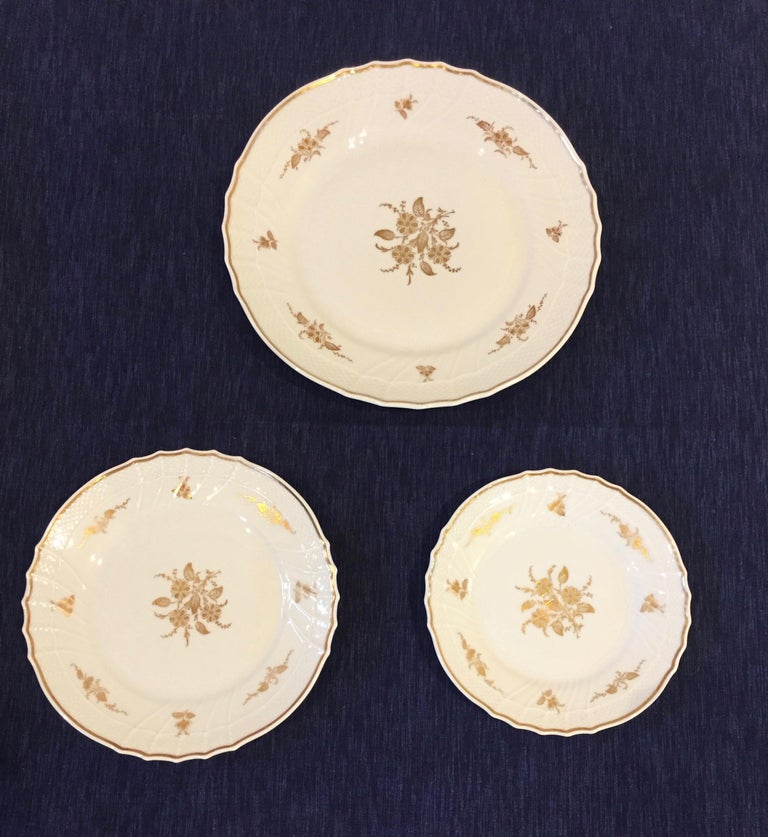 Richard Ginori Set of China in the Verona Pattern at 1stDibs richard